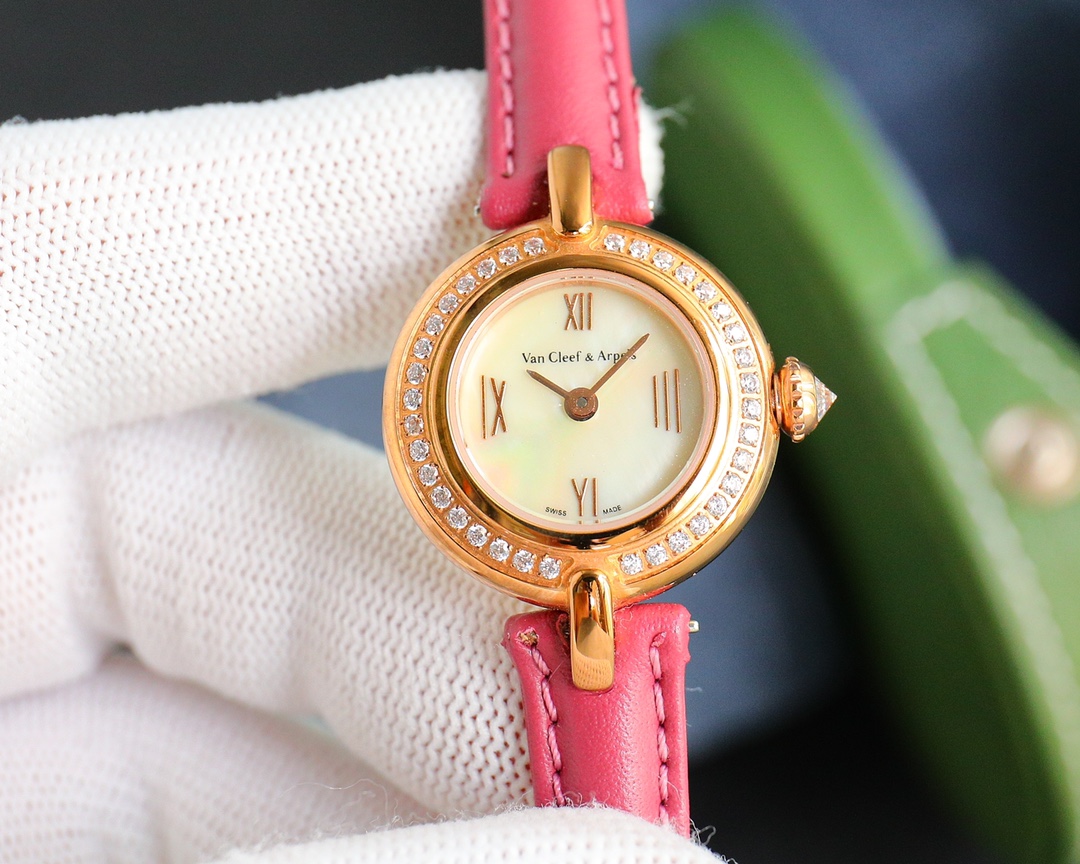 [TOP] Van Cleef & Arpels Watch - Red