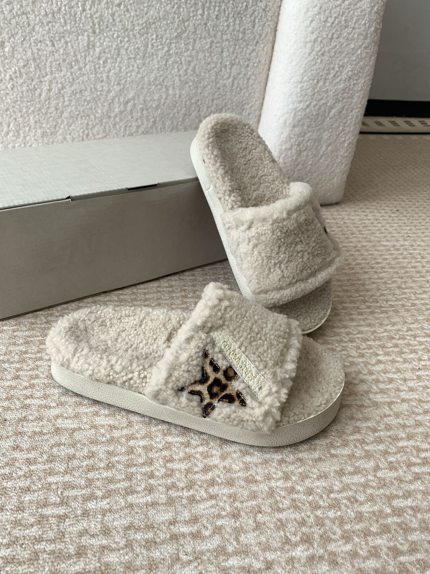 [TOP] GGDB Lambswool Slippers - Beige