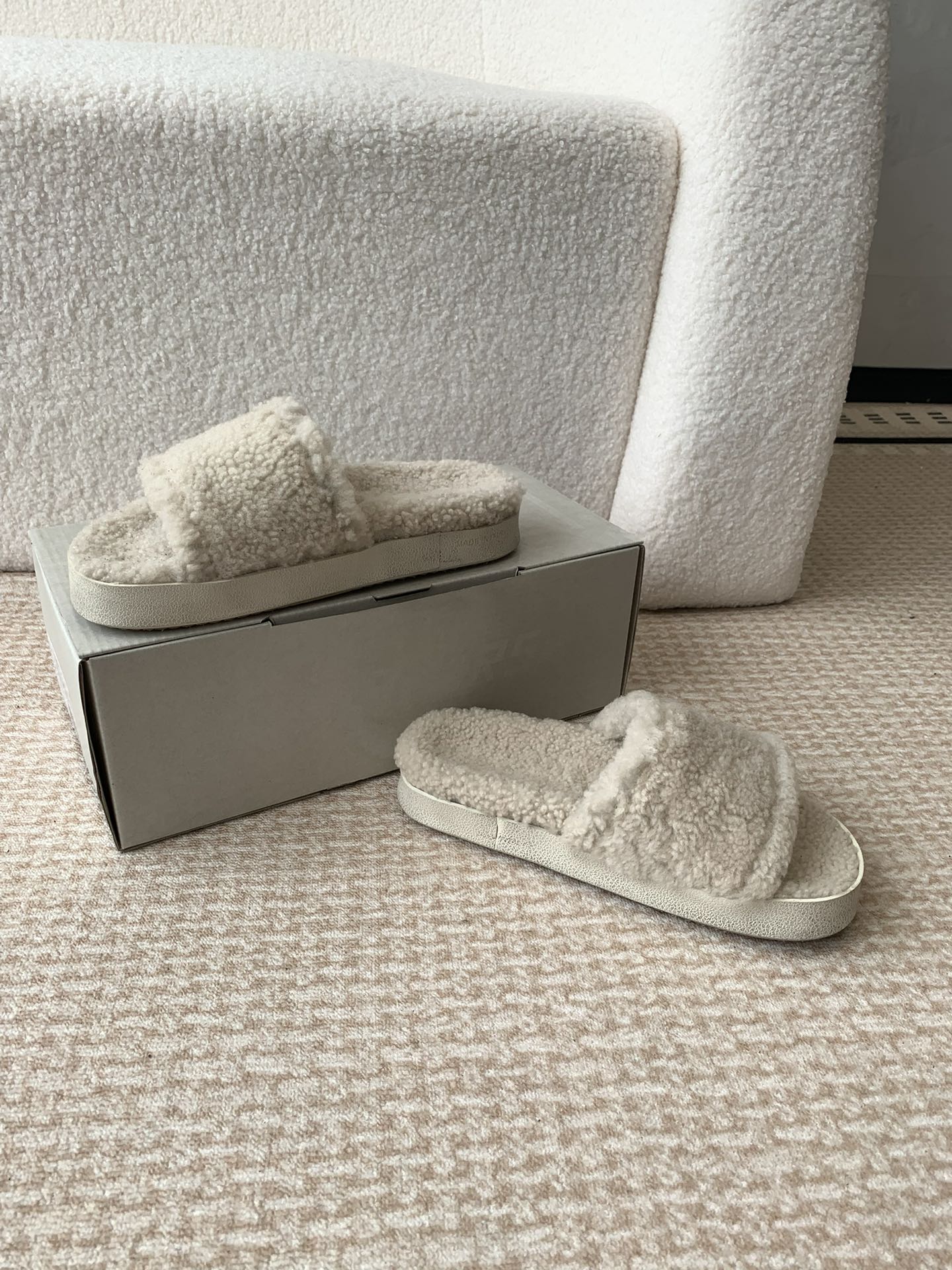 [TOP] GGDB Lambswool Slippers - Beige