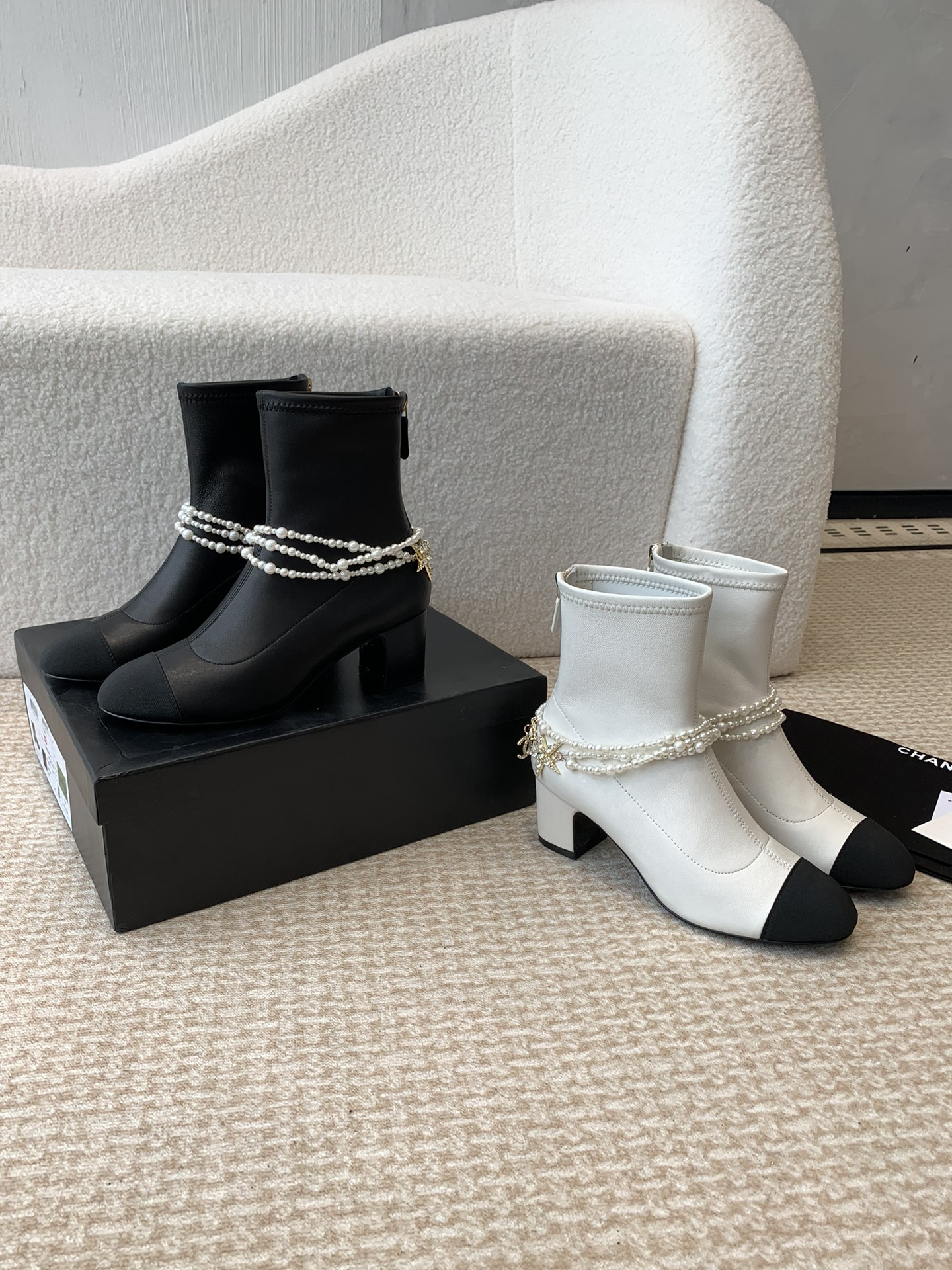 [TOP] CHANEL CC Boots with Pearls - Black & White