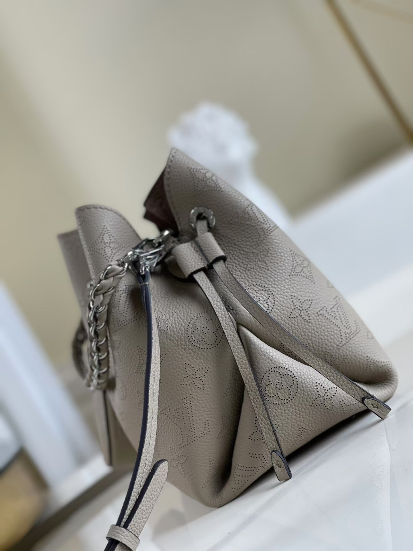 [TOP] Louis Vuitton LV Bella Mahina Bucket Bag 19x22x14 cm - Gray