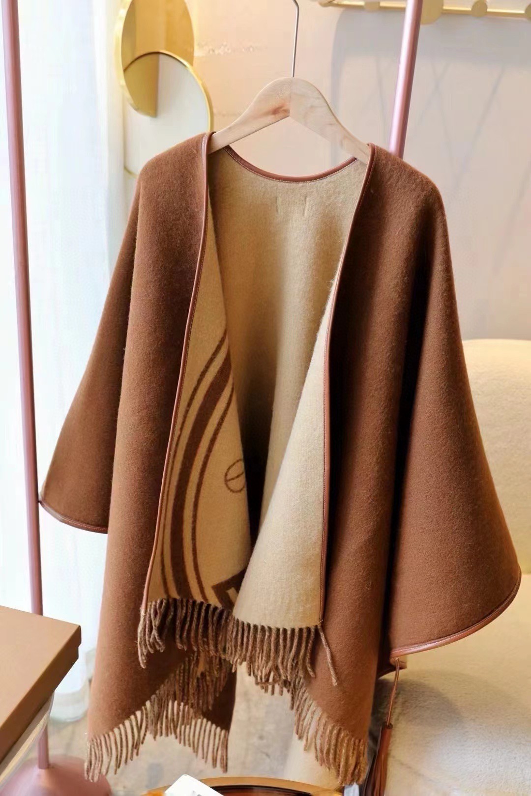 [TOP] BURBERRY Double sided Cape Scarf - Brown