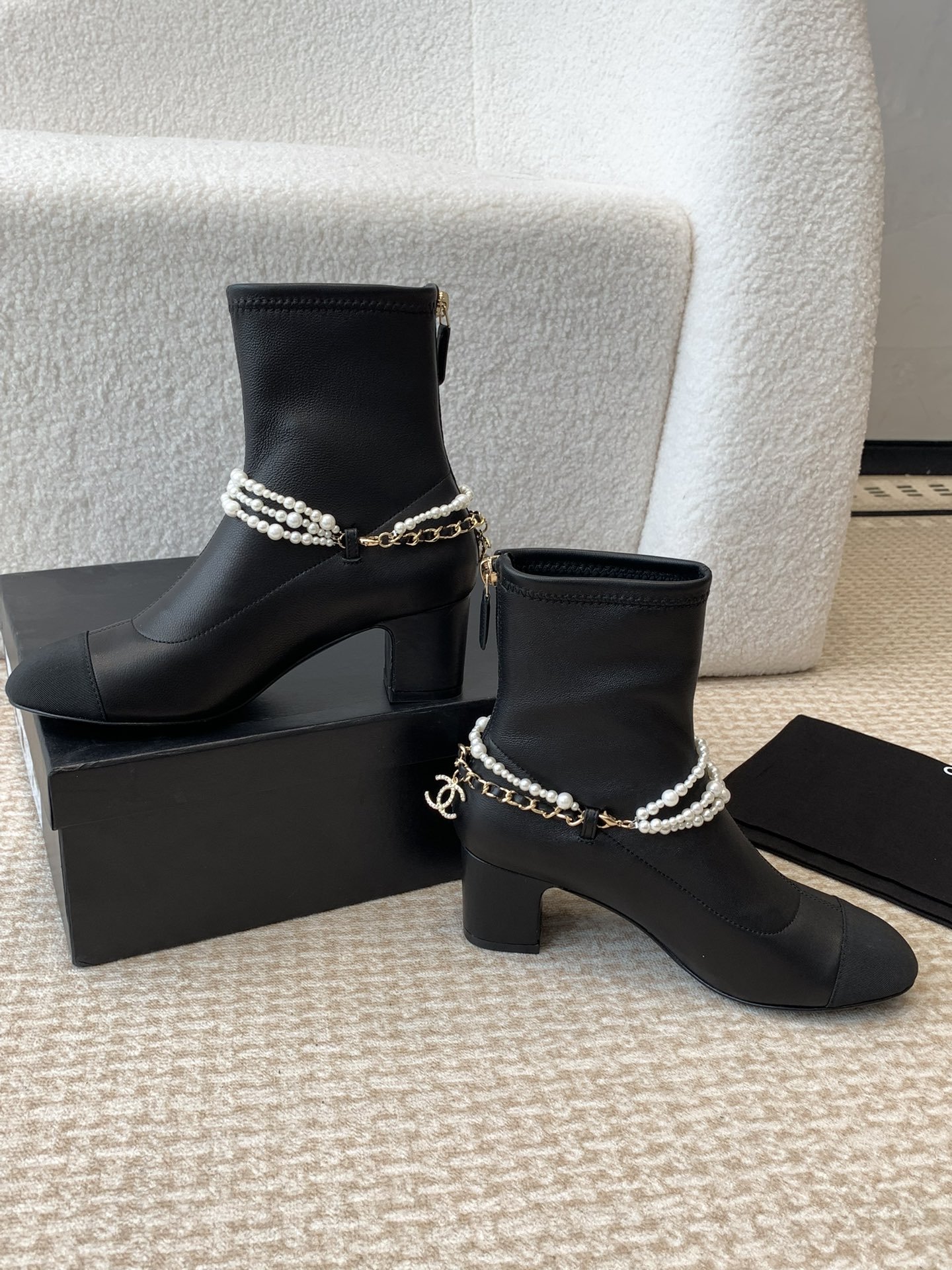 [TOP] CHANEL CC Boots with Pearls - Black & White