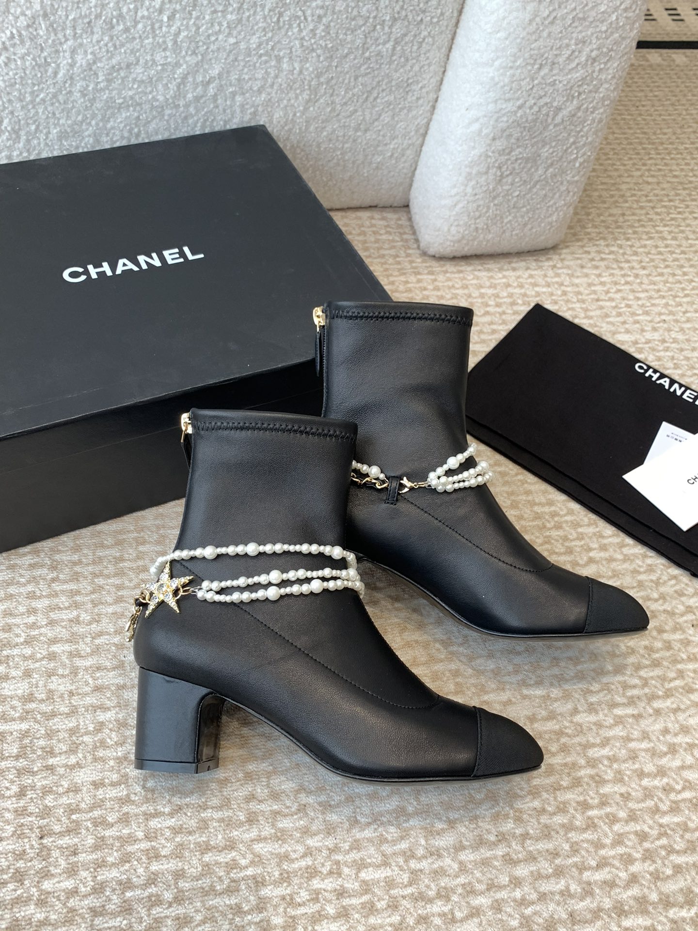 [TOP] CHANEL CC Boots with Pearls - Black & White