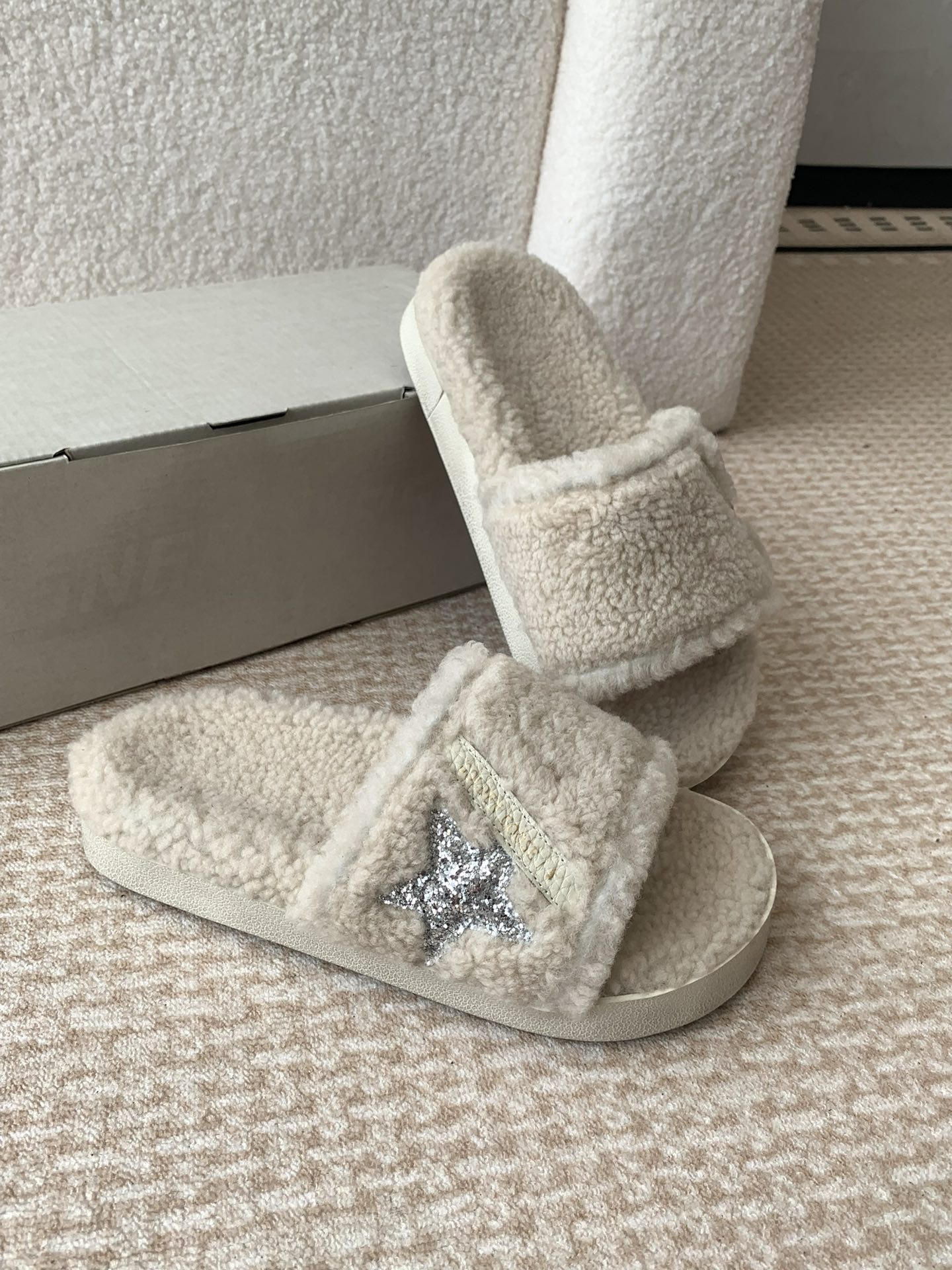 [TOP] GGDB Lambswool Slippers - Beige