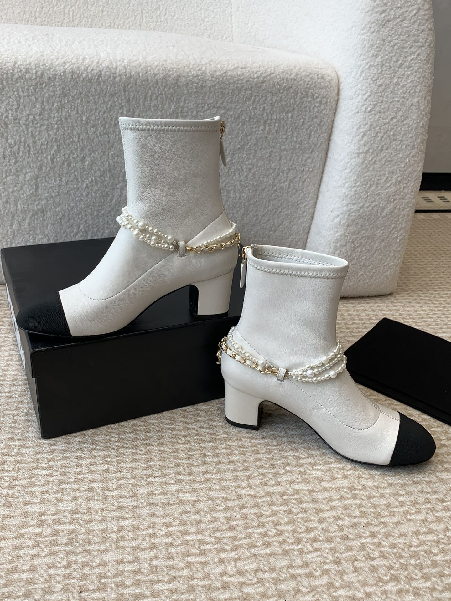 [TOP] CHANEL CC Boots with Pearls - Black & White