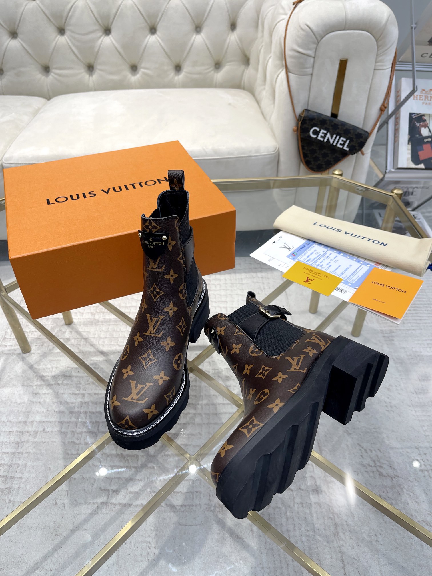 [TOP] Louis Vuitton LV Short Boots with Logo Leather Label - 4 Colors