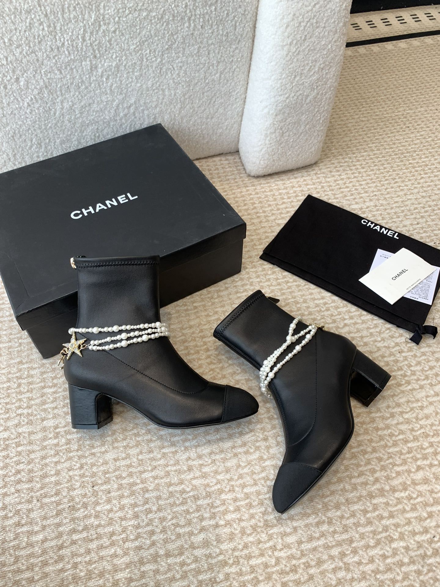 [TOP] CHANEL CC Boots with Pearls - Black & White
