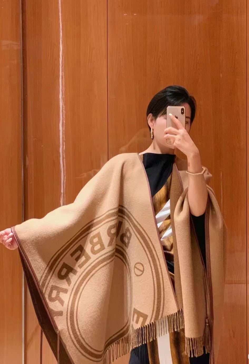 [TOP] BURBERRY Double sided Cape Scarf - Brown
