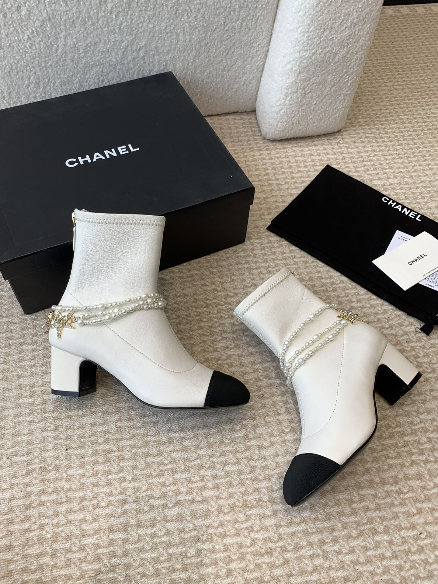 [TOP] CHANEL CC Boots with Pearls - Black & White