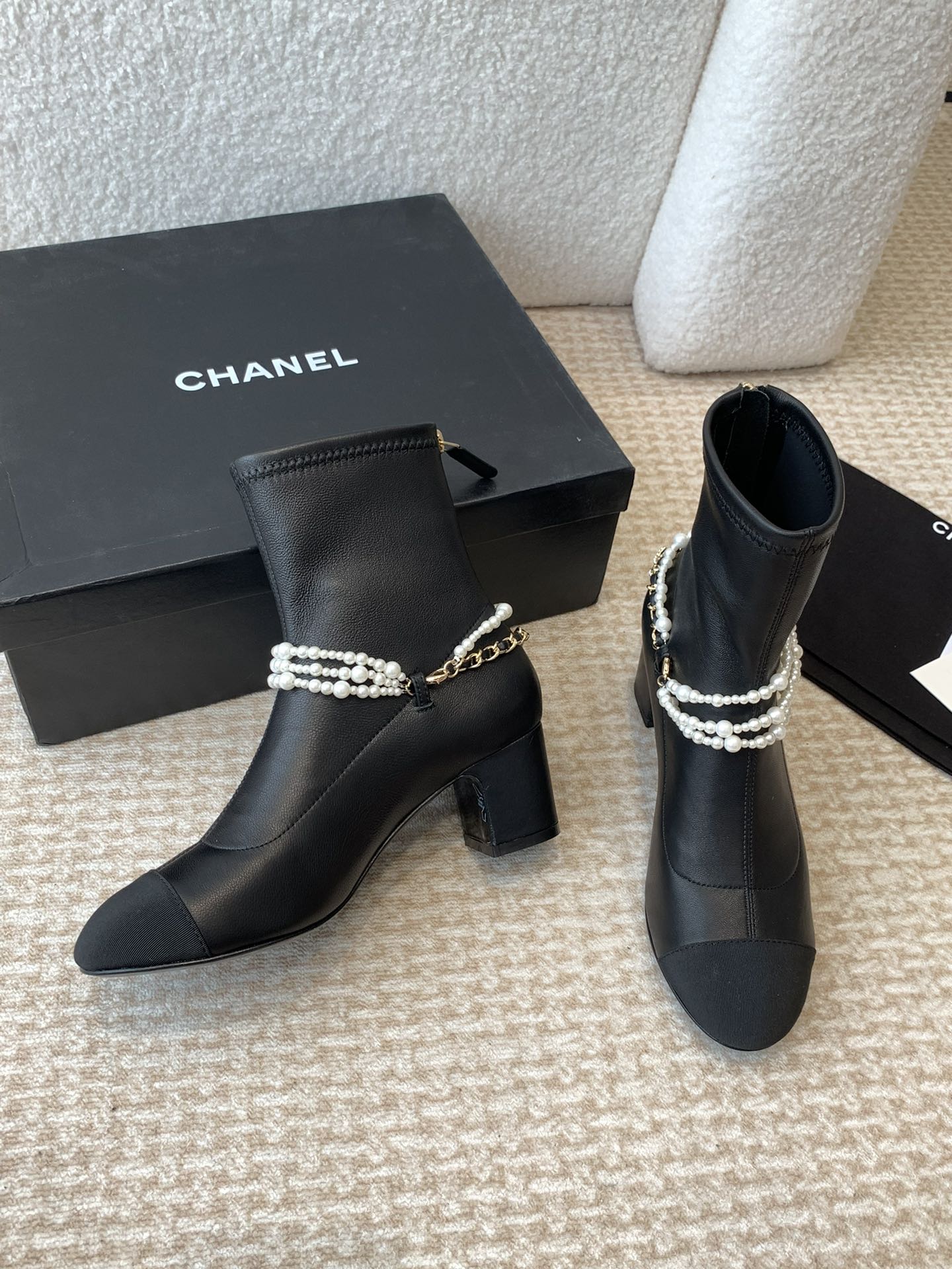 [TOP] CHANEL CC Boots with Pearls - Black & White