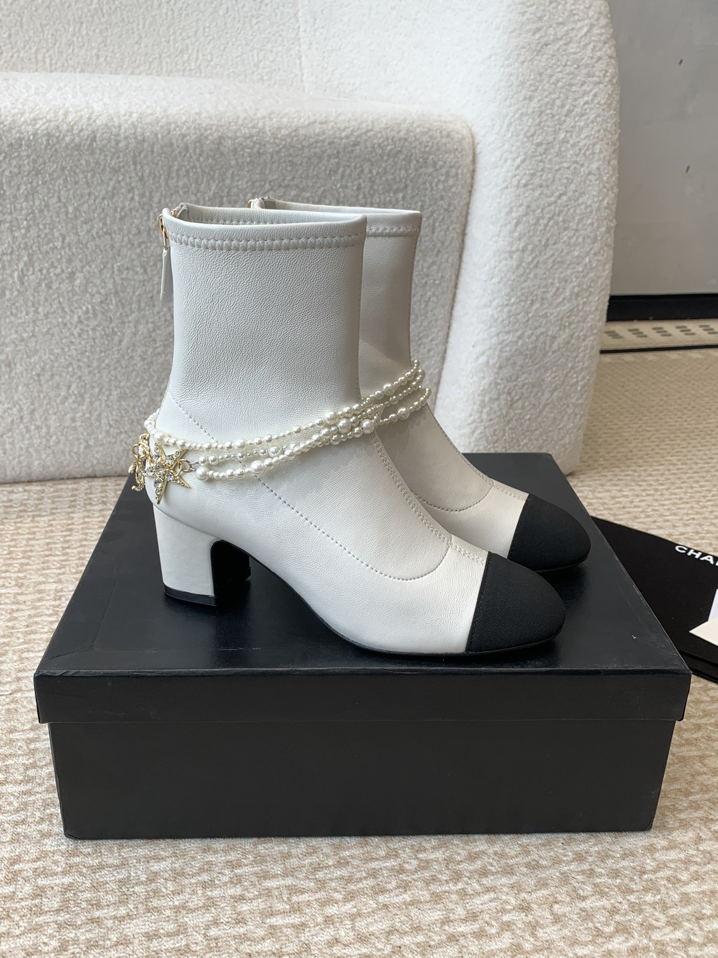 [TOP] CHANEL CC Boots with Pearls - Black & White