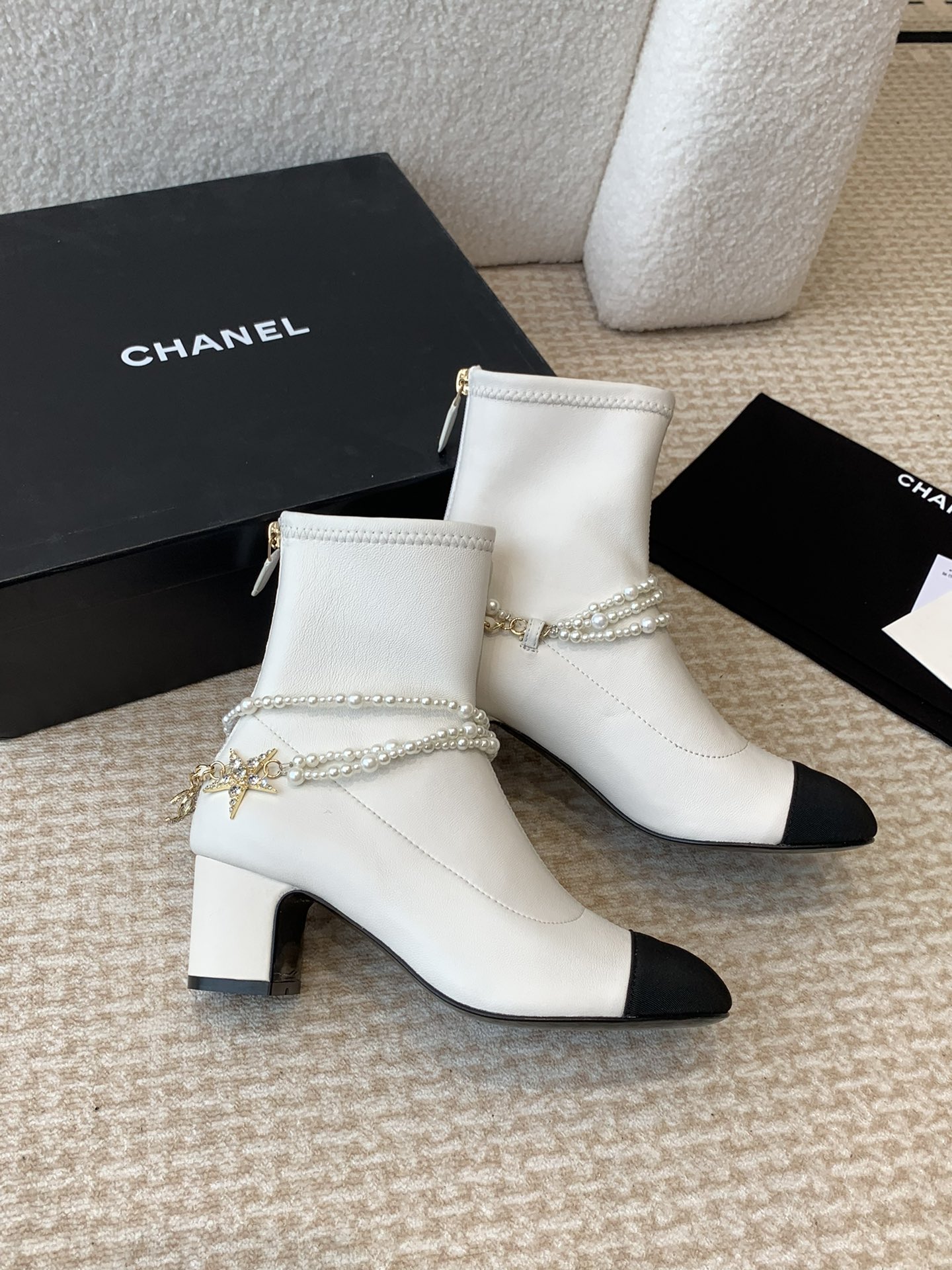 [TOP] CHANEL CC Boots with Pearls - Black & White