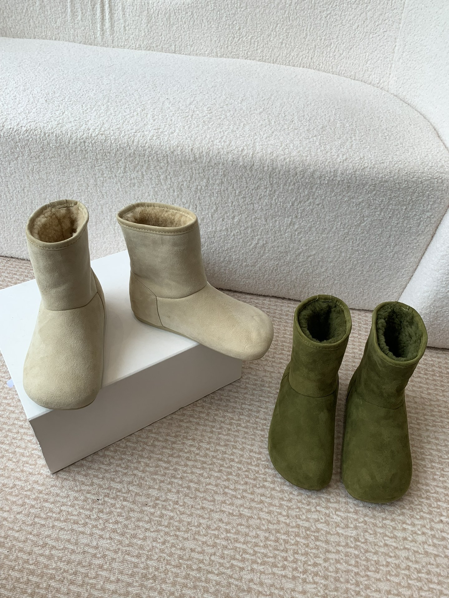 [TOP] LOEWE Fur Boots - 2 Color