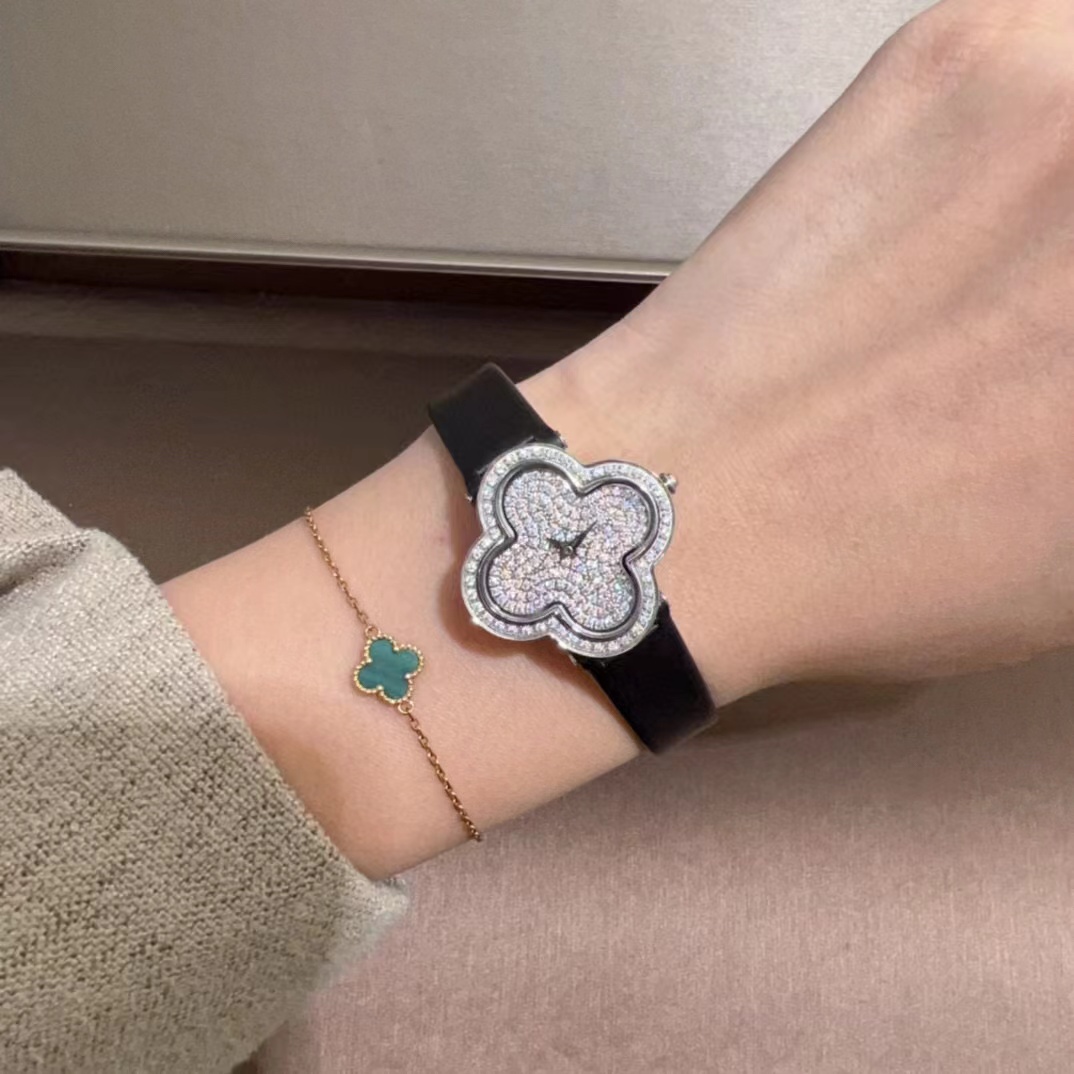 [TOP] Van Cleef & Arpels Watch - Black