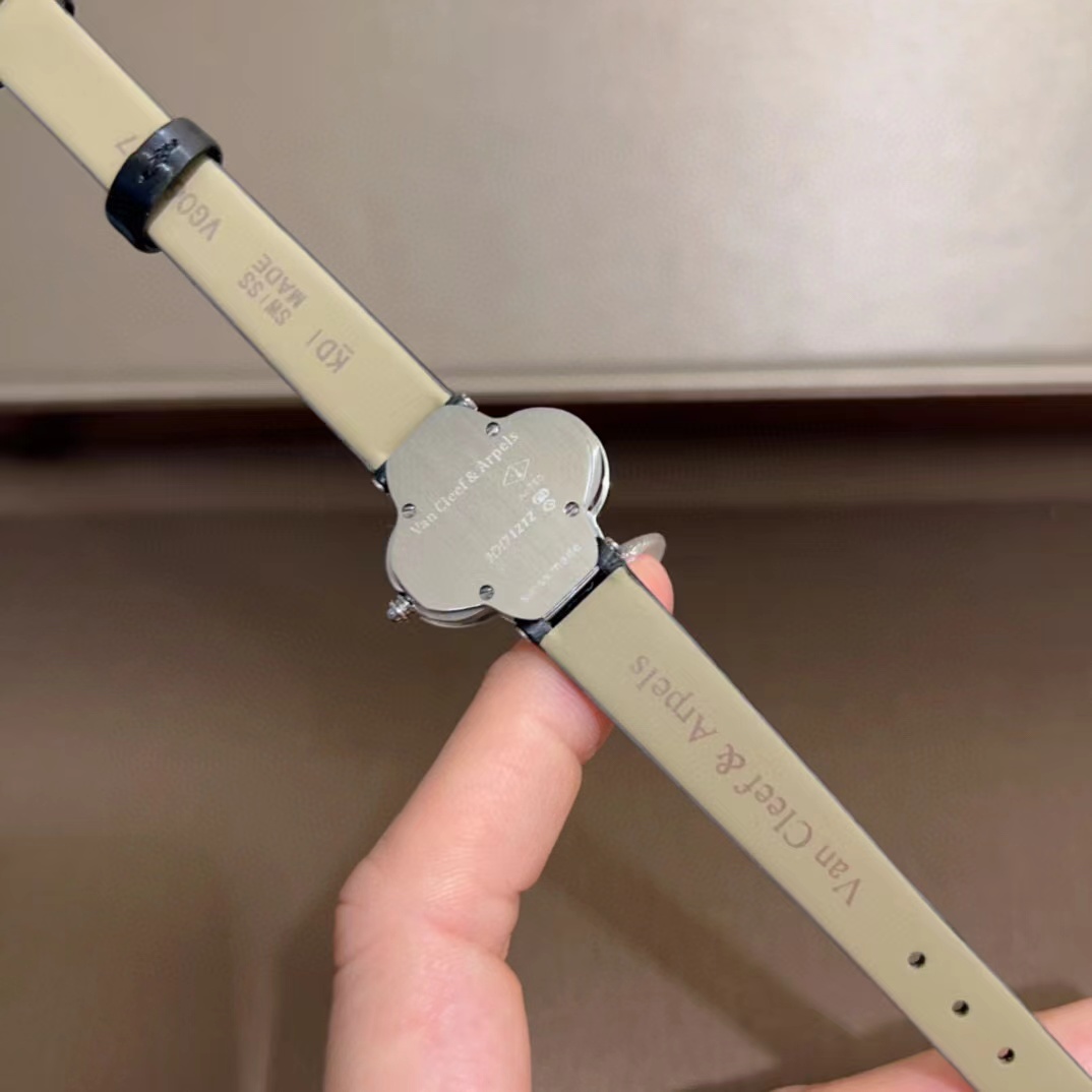 [TOP] Van Cleef & Arpels Watch - Black