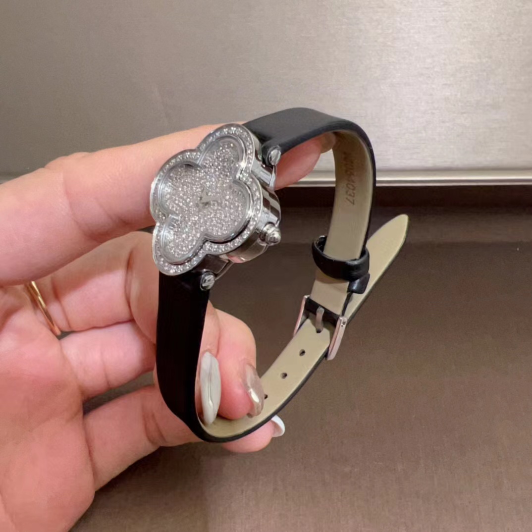 [TOP] Van Cleef & Arpels Watch - Black