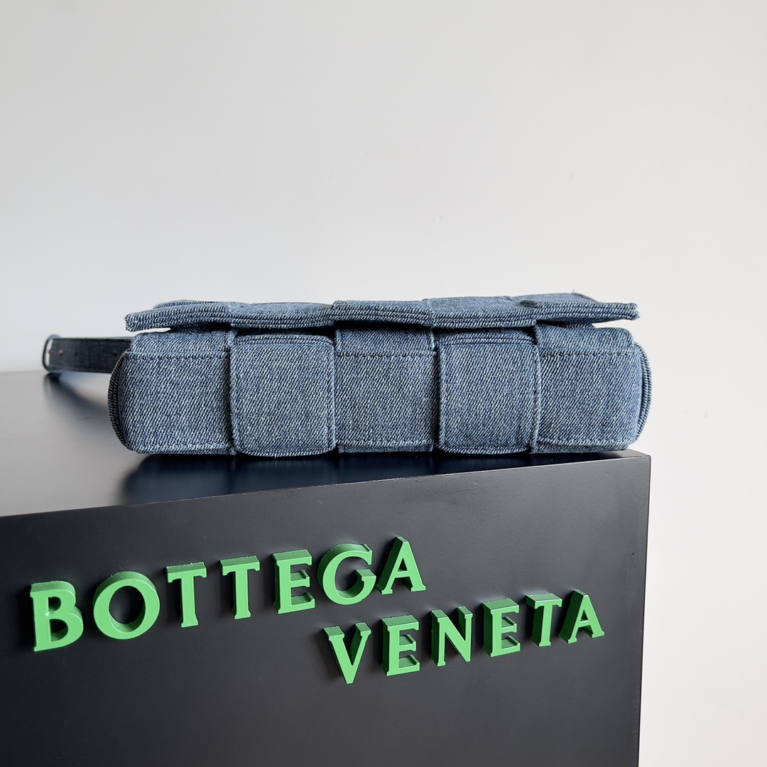 [TOP] Bottega Veneta BV Cassette Bag Denim 23x15x5cm - Blue