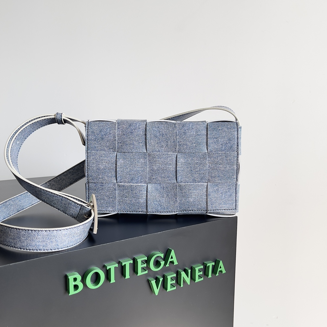 [TOP] Bottega Veneta BV Cassette Bag Sheepskin 23x15x5cm - Denim