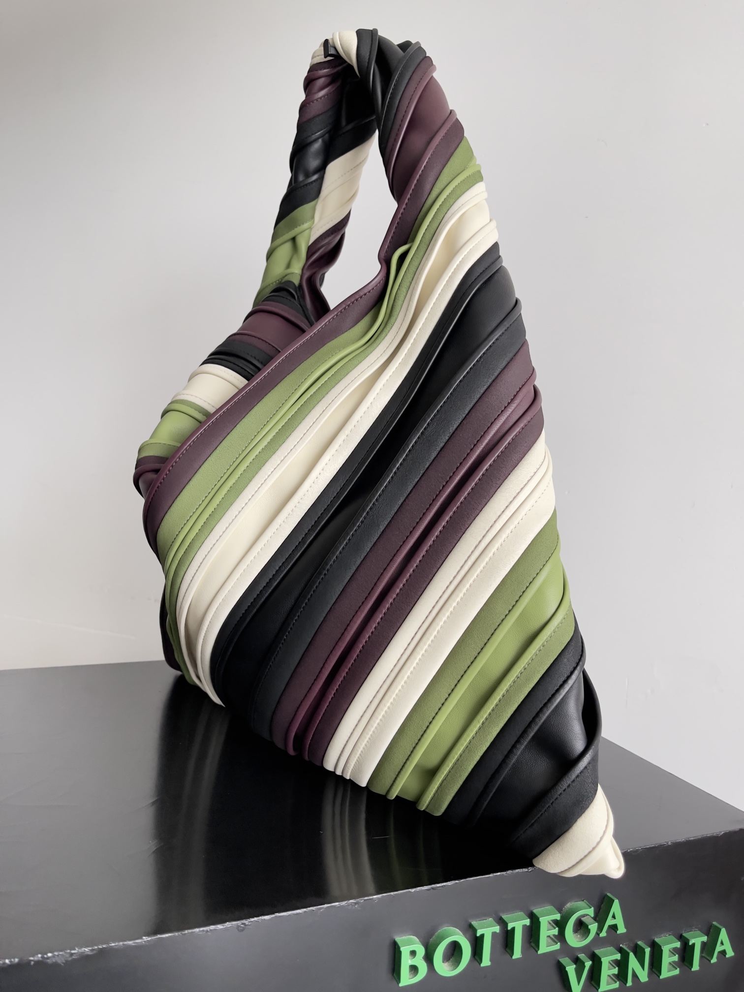 [TOP] Bottega Veneta BV Macaron Color Matching Hop Bag 54x24x13cm - Brown, White, Berry