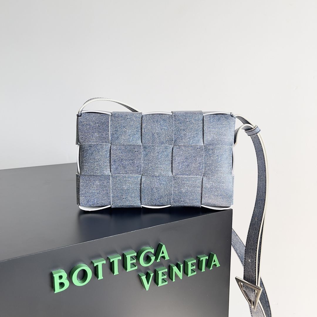 [TOP] Bottega Veneta BV Cassette Bag Sheepskin 23x15x5cm - Denim