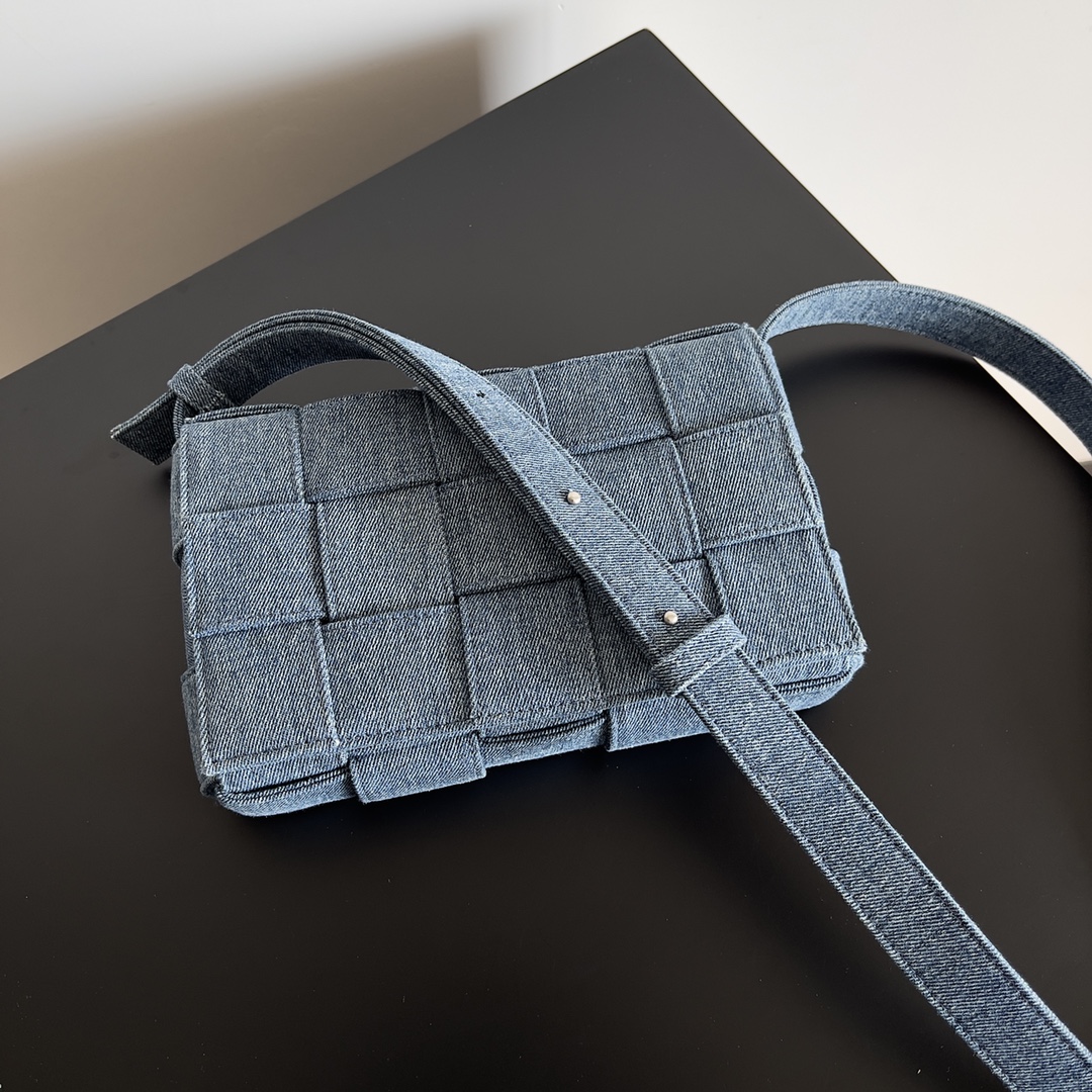 [TOP] Bottega Veneta BV Cassette Bag Denim 23x15x5cm - Blue