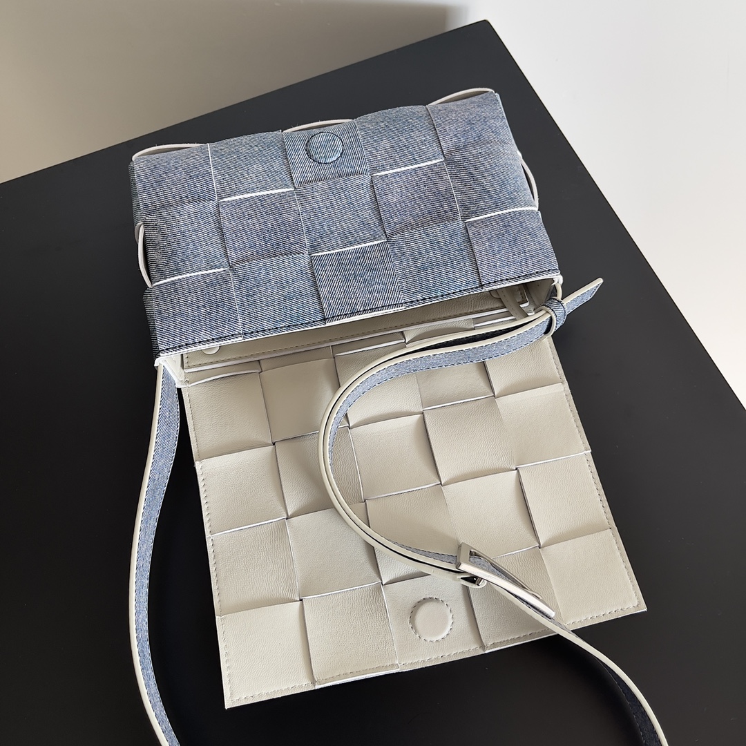 [TOP] Bottega Veneta BV Cassette Bag Sheepskin 23x15x5cm - Denim