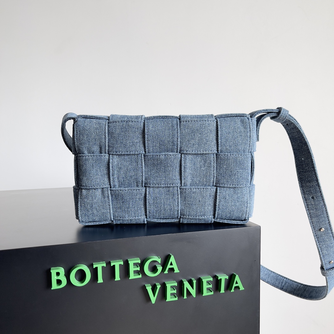 [TOP] Bottega Veneta BV Cassette Bag Denim 23x15x5cm - Blue