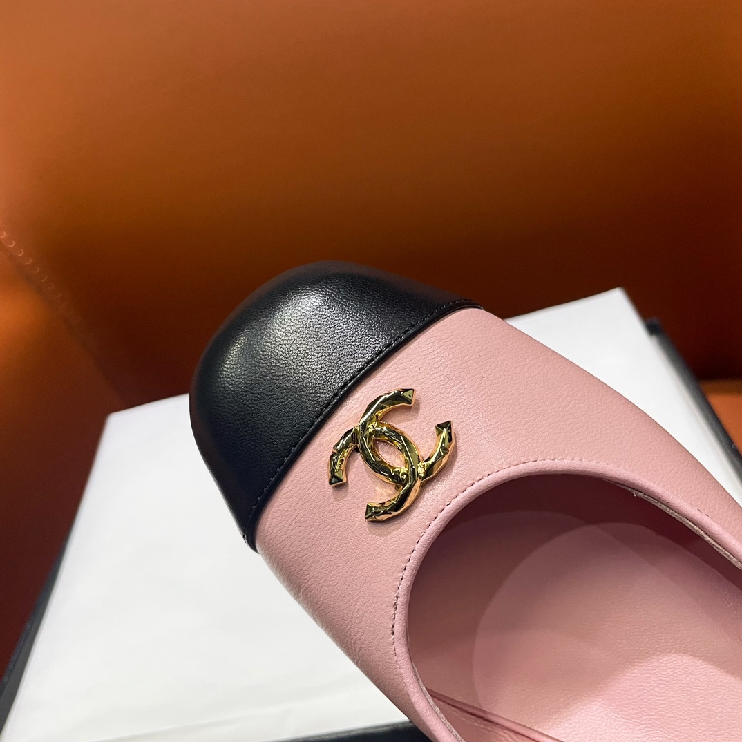 [TOP] CHANEL Low Heel Mules with CC Logo - 4 Color
