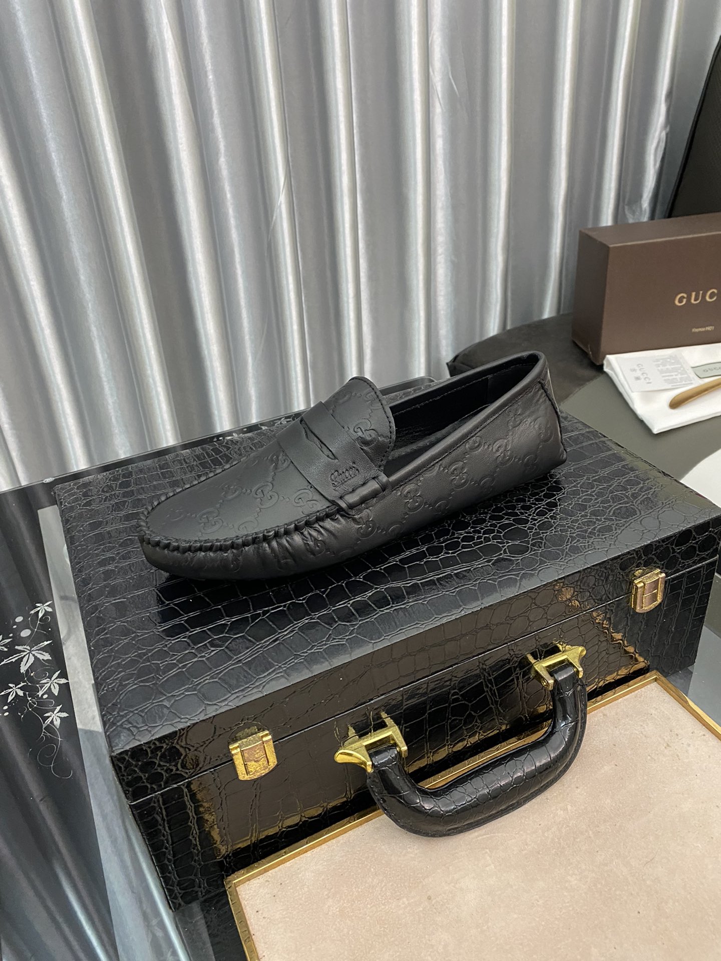 [TOP] GUCCI Men's Leather Shoes - Black