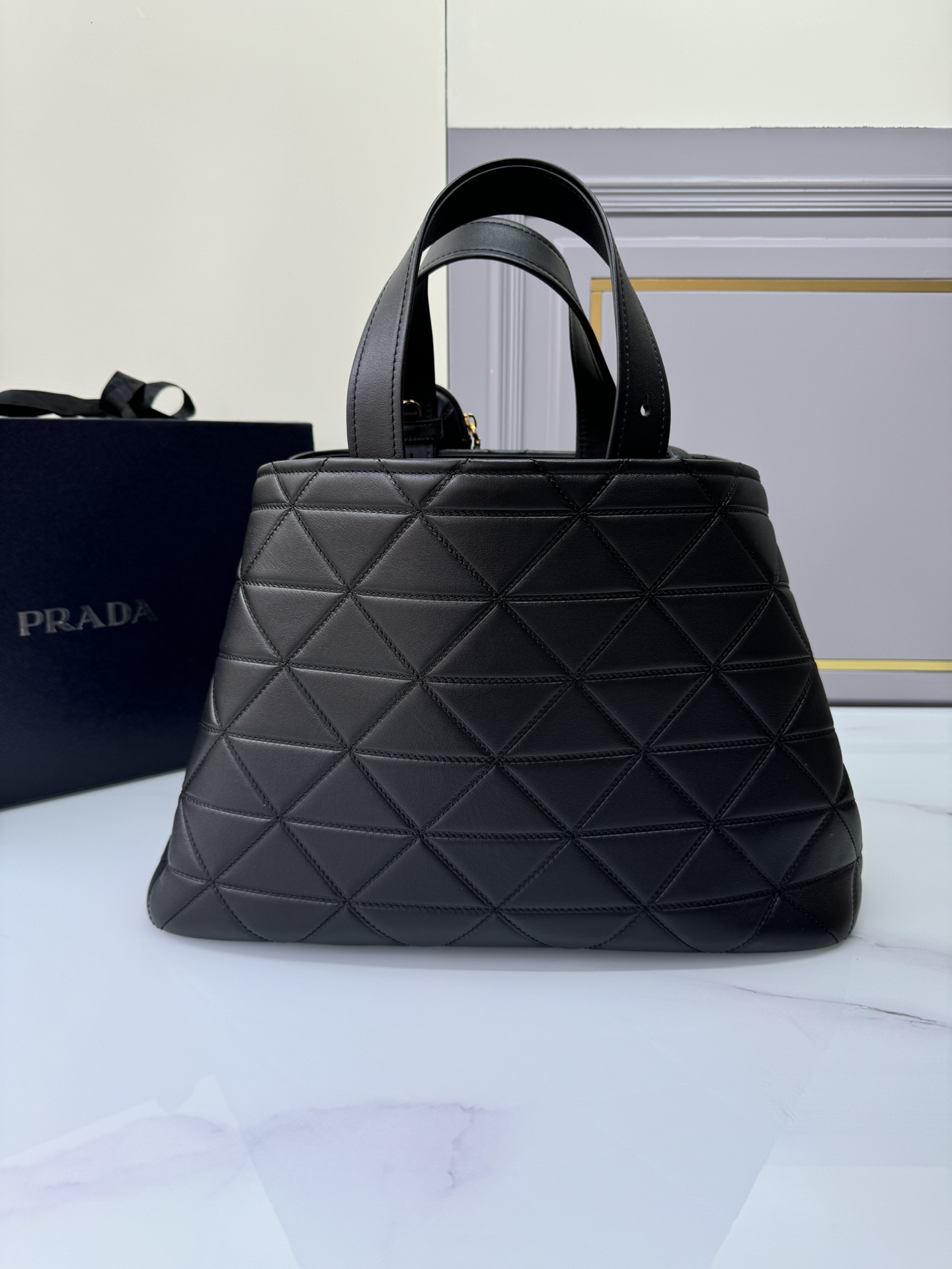 [TOP] PRADA Diamond-Shaped Cowhide Bag 26x17x13.5cm/35x22x15cm/38x25x17.5cm - Black