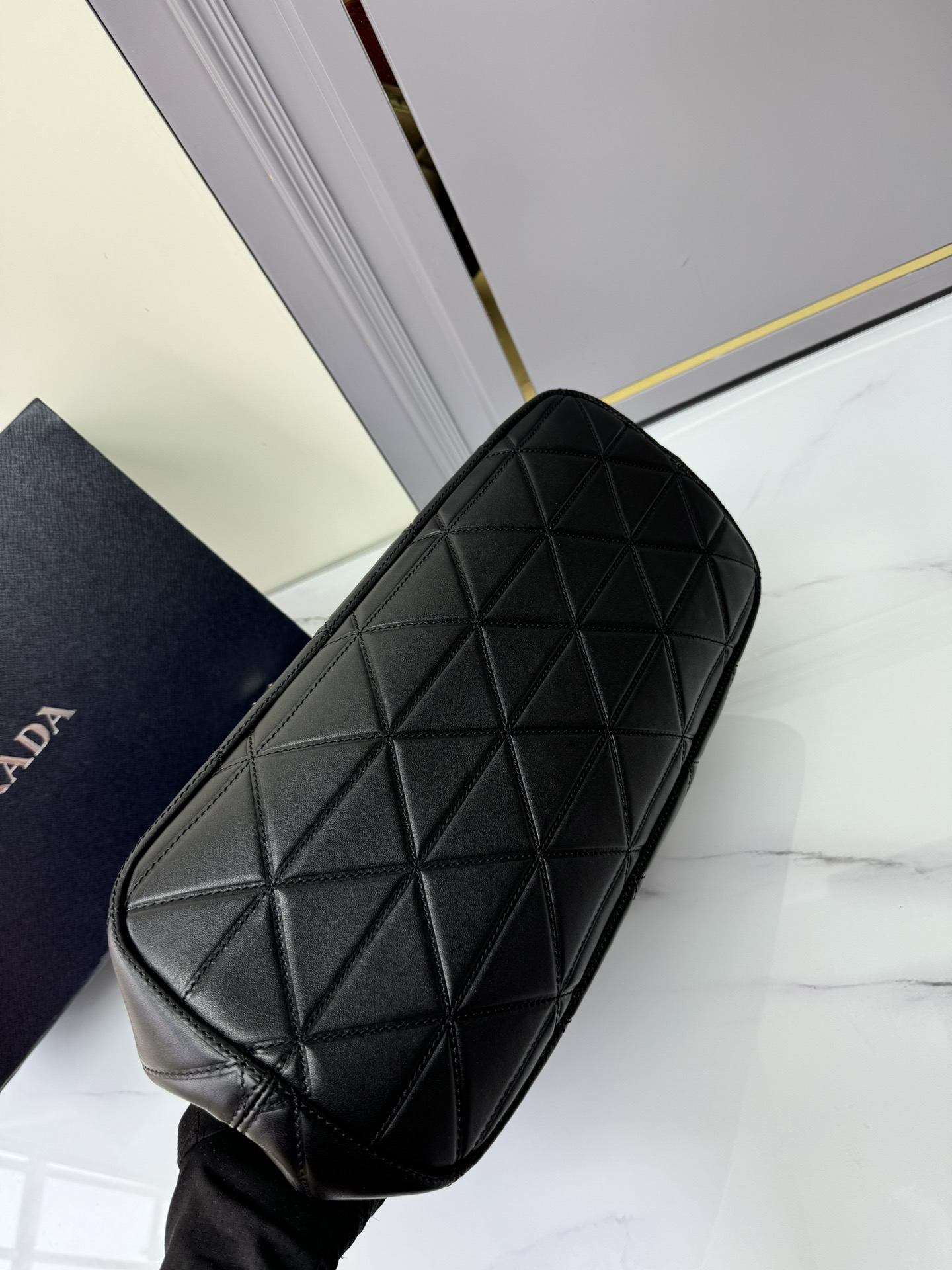 [TOP] PRADA Diamond-Shaped Cowhide Bag 26x17x13.5cm/35x22x15cm/38x25x17.5cm - Black