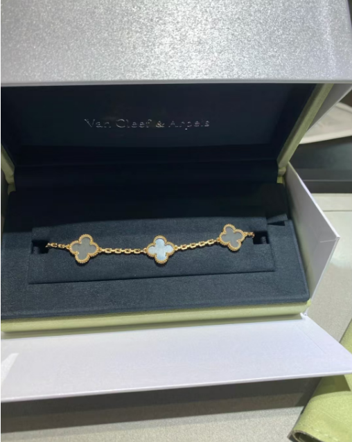 [TOP] Van Cleef & Arpels VCA 5 Motifs Alhambra Clear Stones Bracelet - Gold
