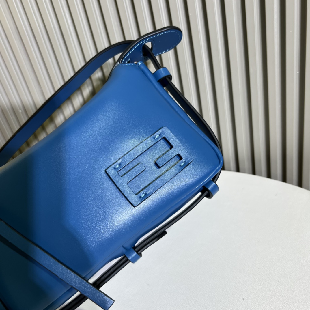 [TOP] FENDI Simply Fendi  Shoulder Bag 34.5/20/4.5cm -Blue