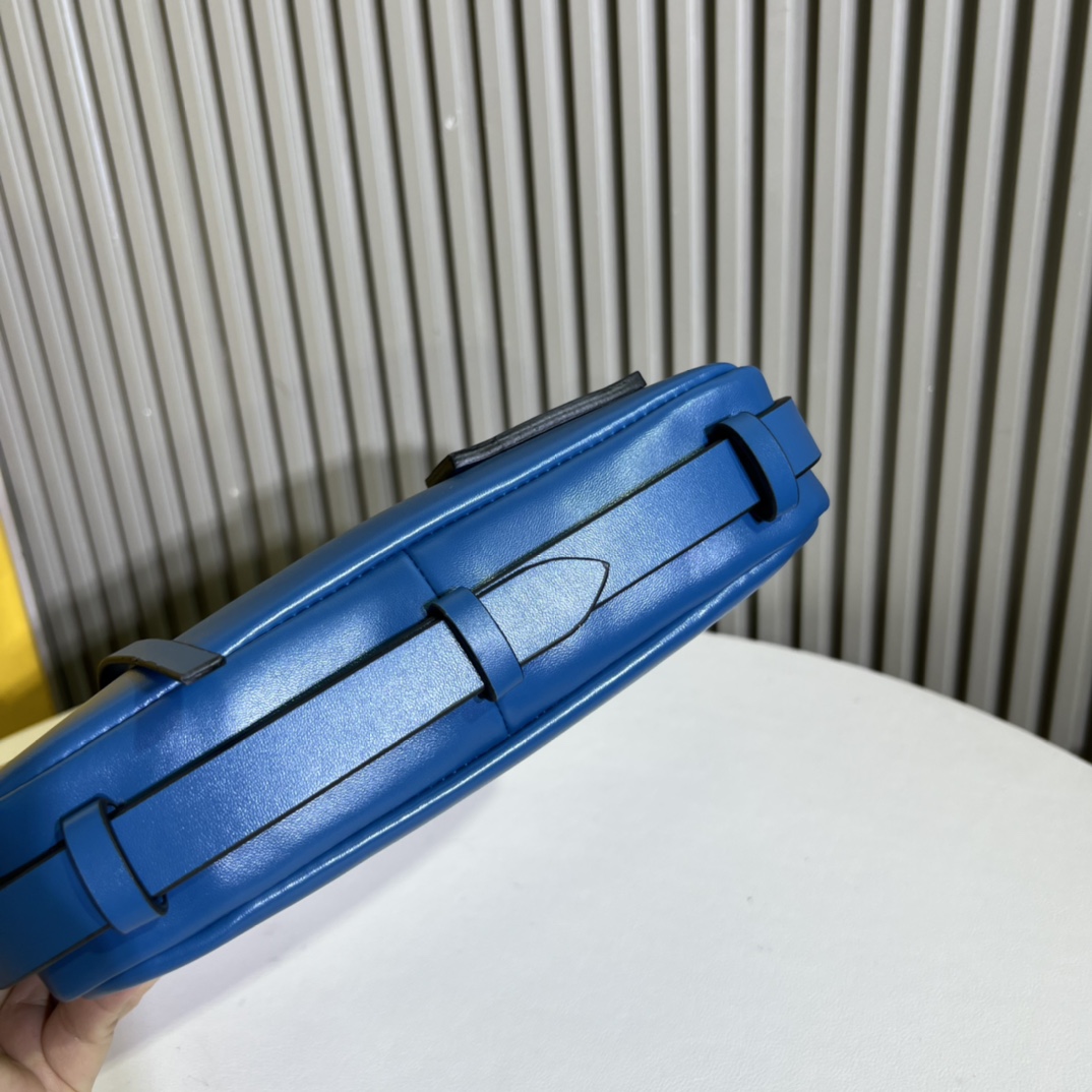 [TOP] FENDI Simply Fendi  Shoulder Bag 34.5/20/4.5cm -Blue