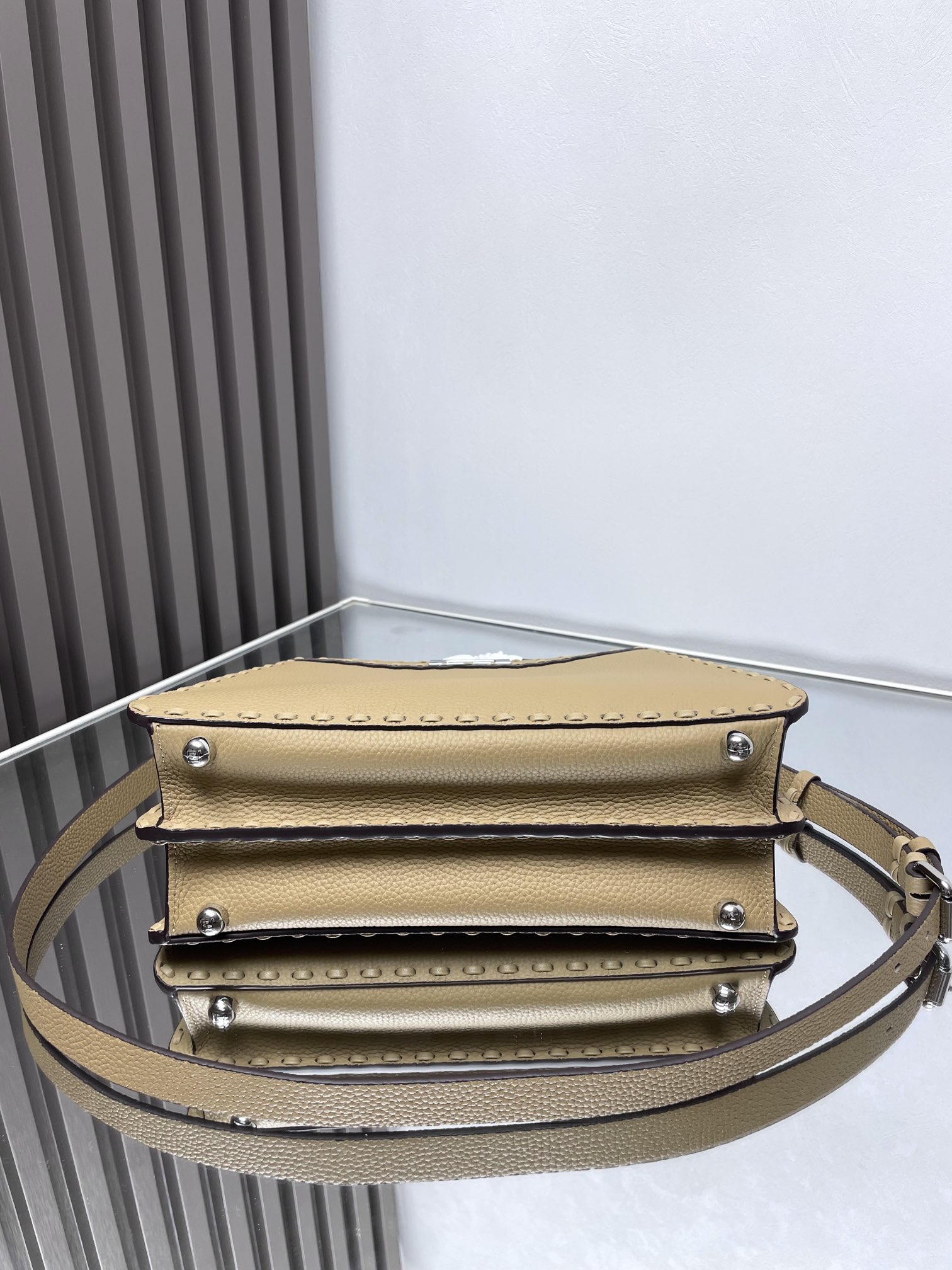 [TOP] FENDI Peekaboo  ISeeU Bag Small 27*21*11cm -Khaki