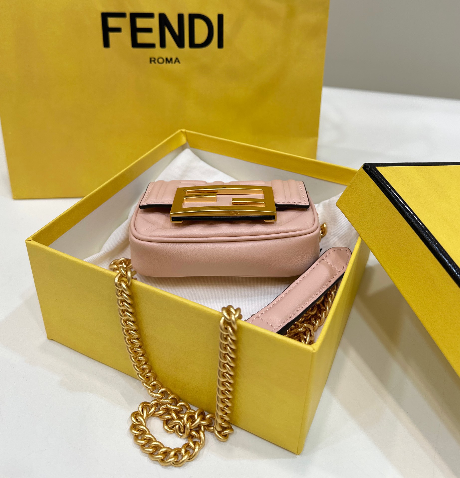 [TOP] FENDI Mini Baguette Bag 11/3/7cm-Pink