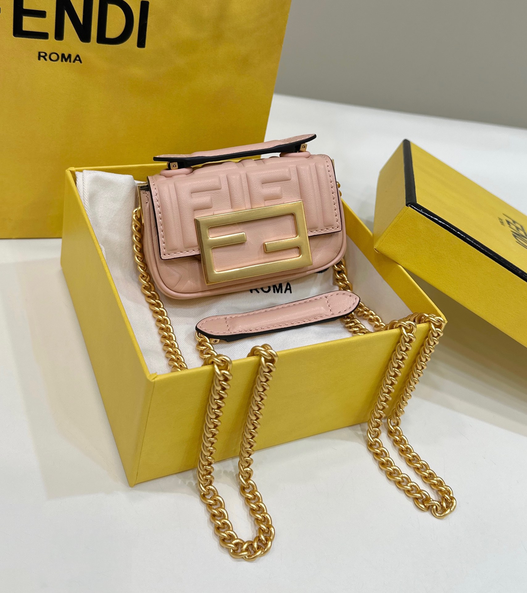 [TOP] FENDI Mini Baguette Bag 11/3/7cm-Pink