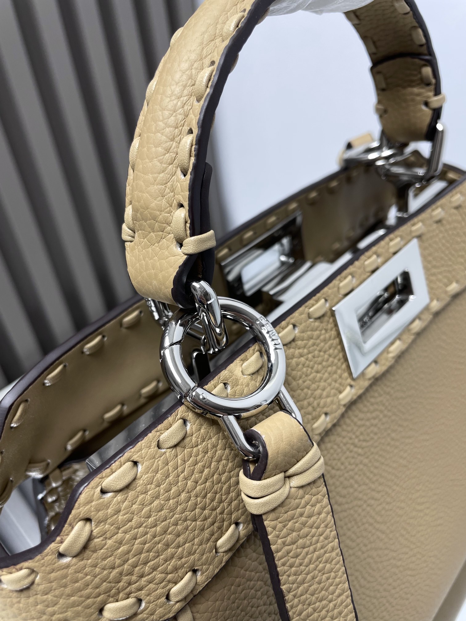 [TOP] FENDI Peekaboo  ISeeU Bag Small 27*21*11cm -Khaki