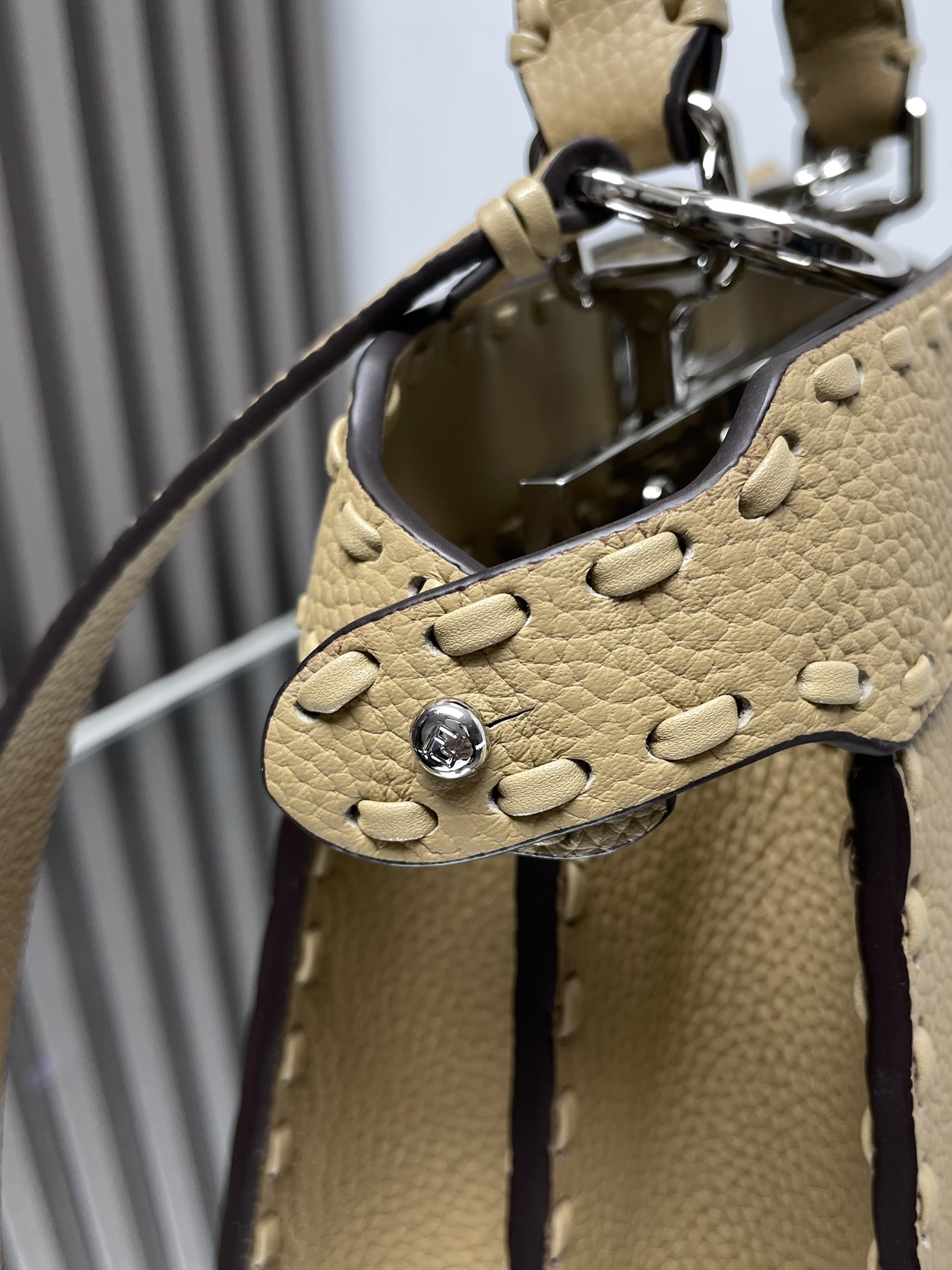 [TOP] FENDI Peekaboo  ISeeU Bag Small 27*21*11cm -Khaki