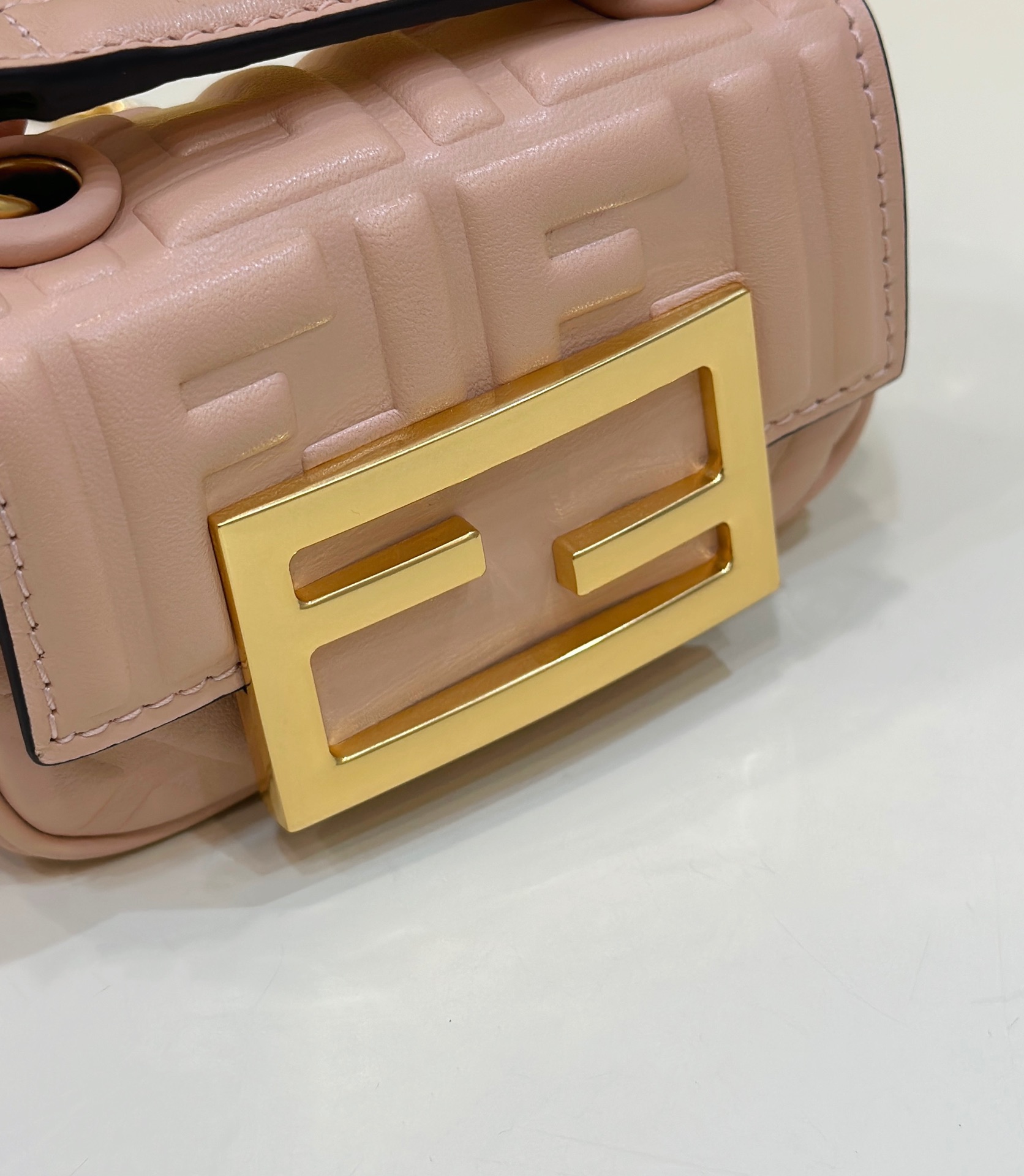 [TOP] FENDI Mini Baguette Bag 11/3/7cm-Pink