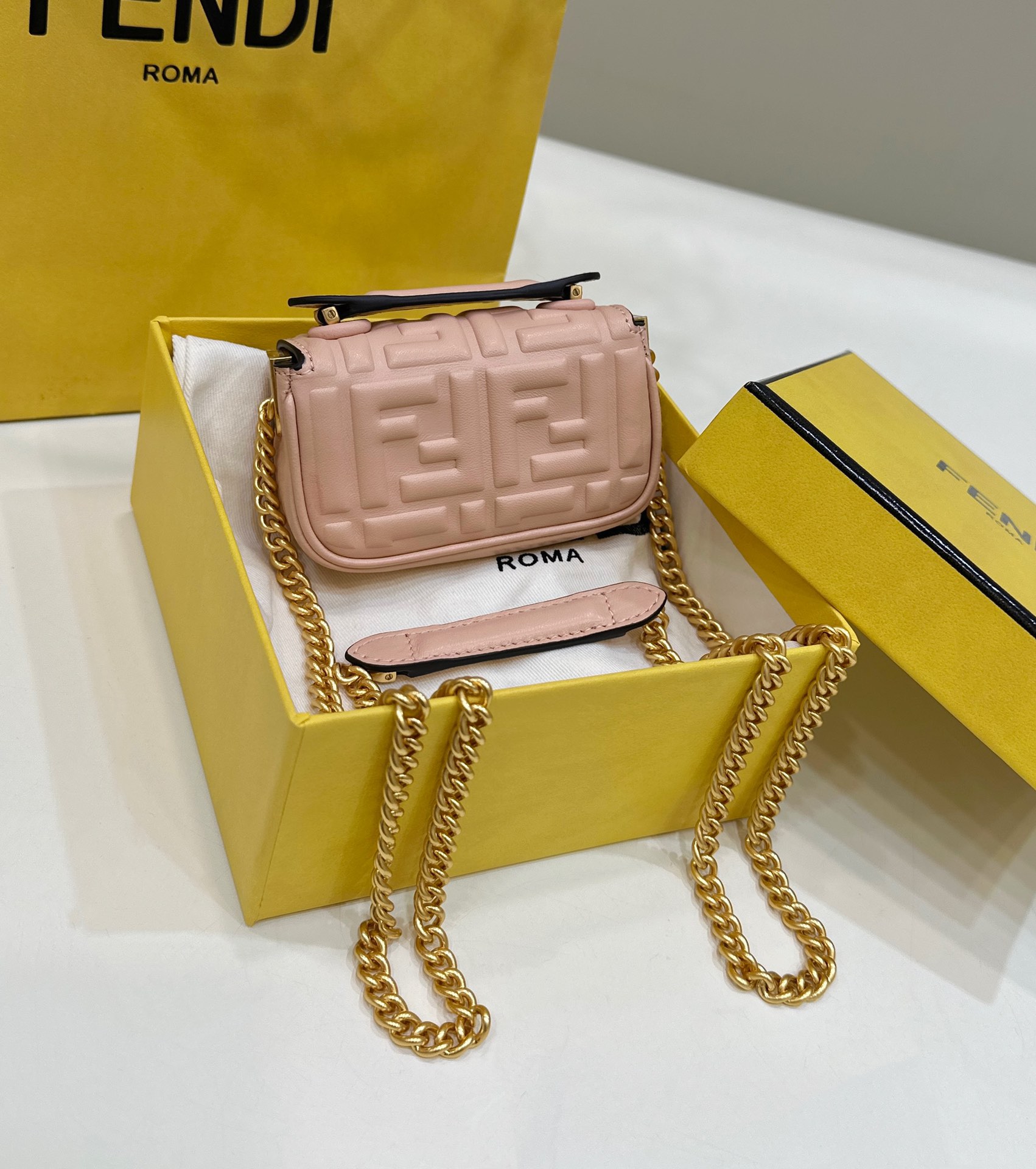 [TOP] FENDI Mini Baguette Bag 11/3/7cm-Pink