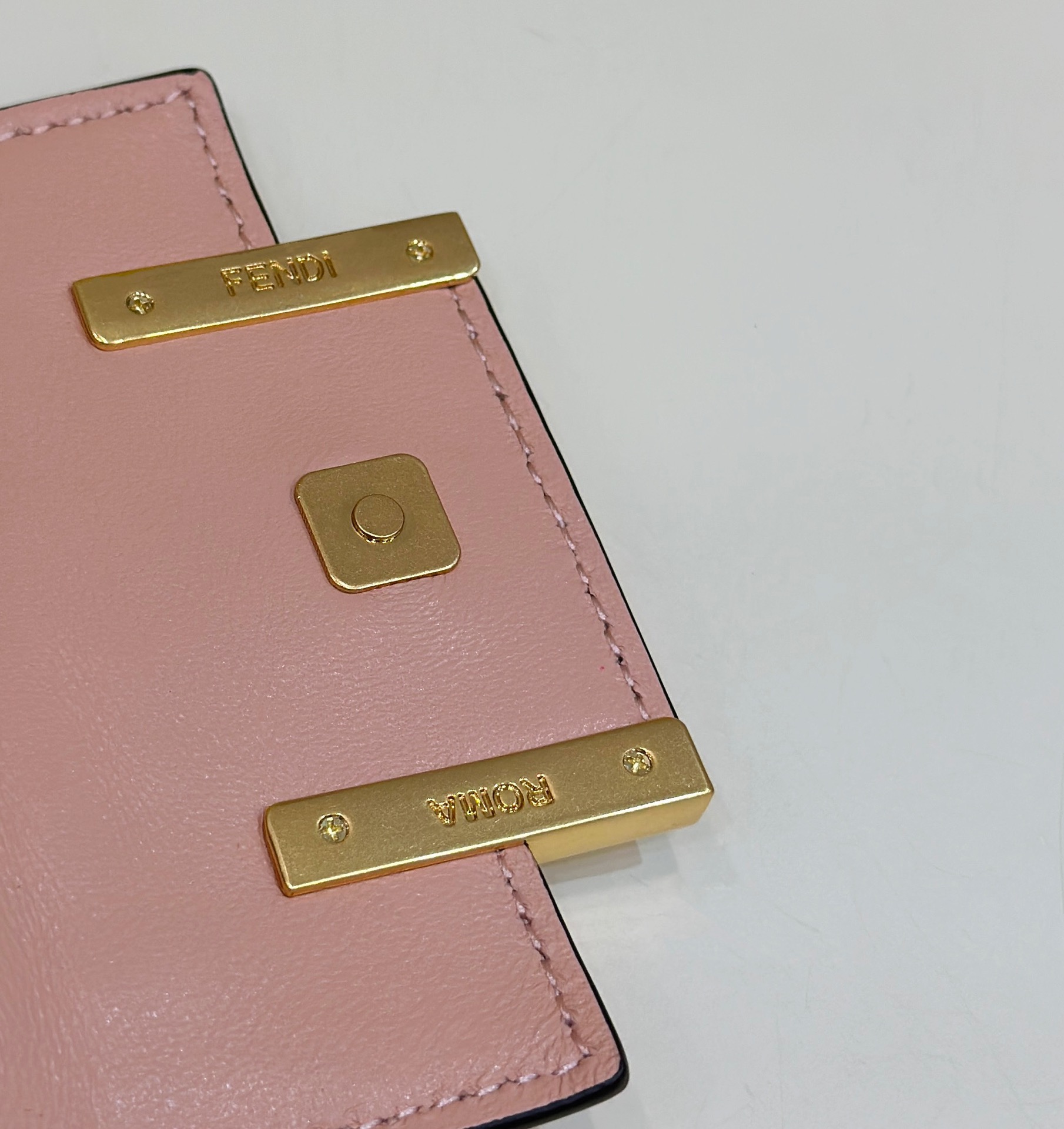 [TOP] FENDI Mini Baguette Bag 11/3/7cm-Pink