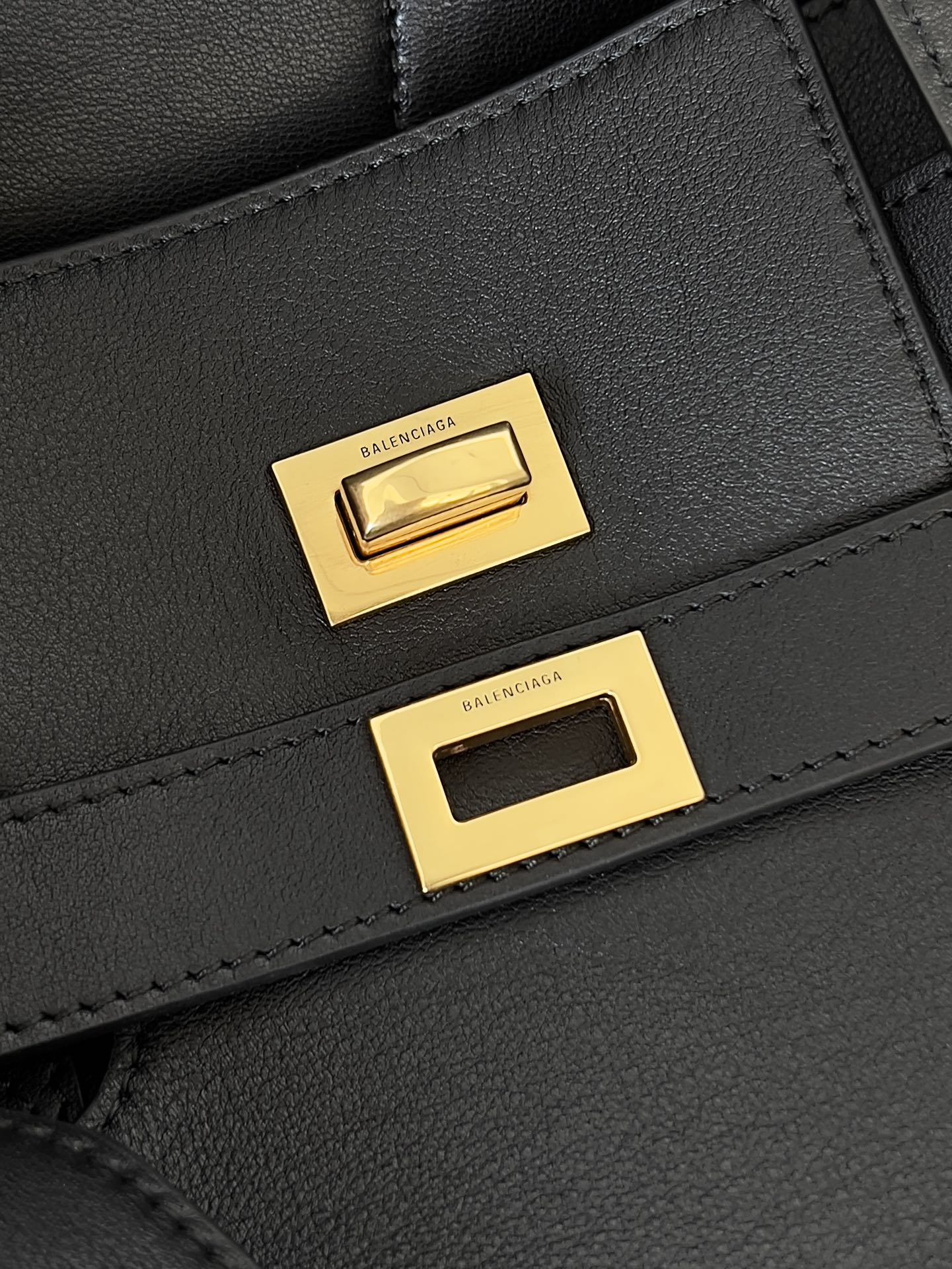 [TOP] BALENCIAGA Bel-Air Sheepskin Bag 25.9*28.9*16cm - Black