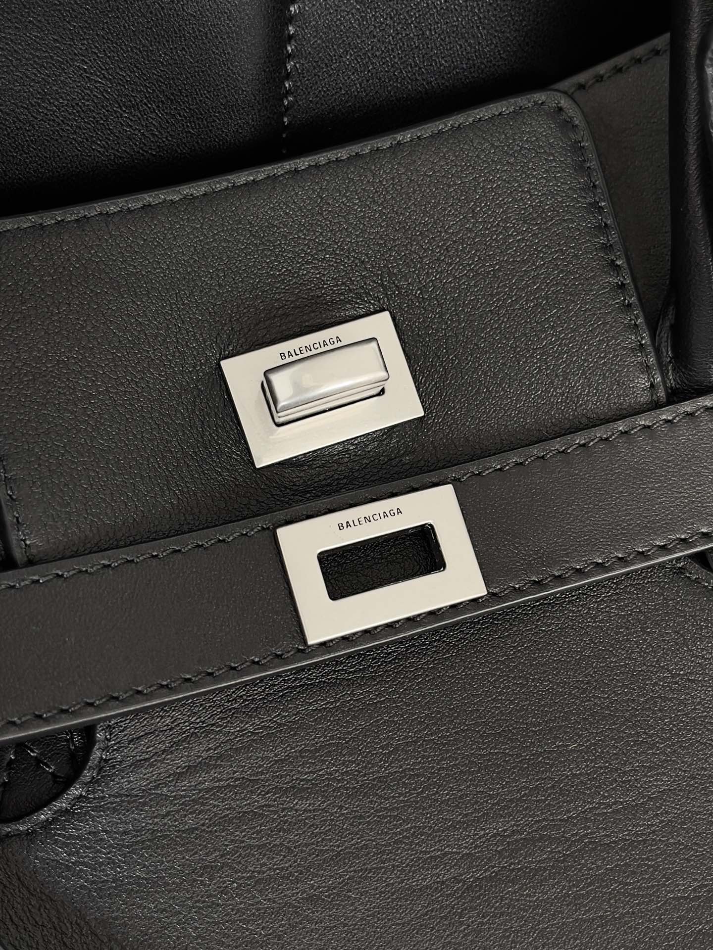 [TOP] BALENCIAGA Bel-Air Sheepskin Bag 25.9*28.9*16cm - Black