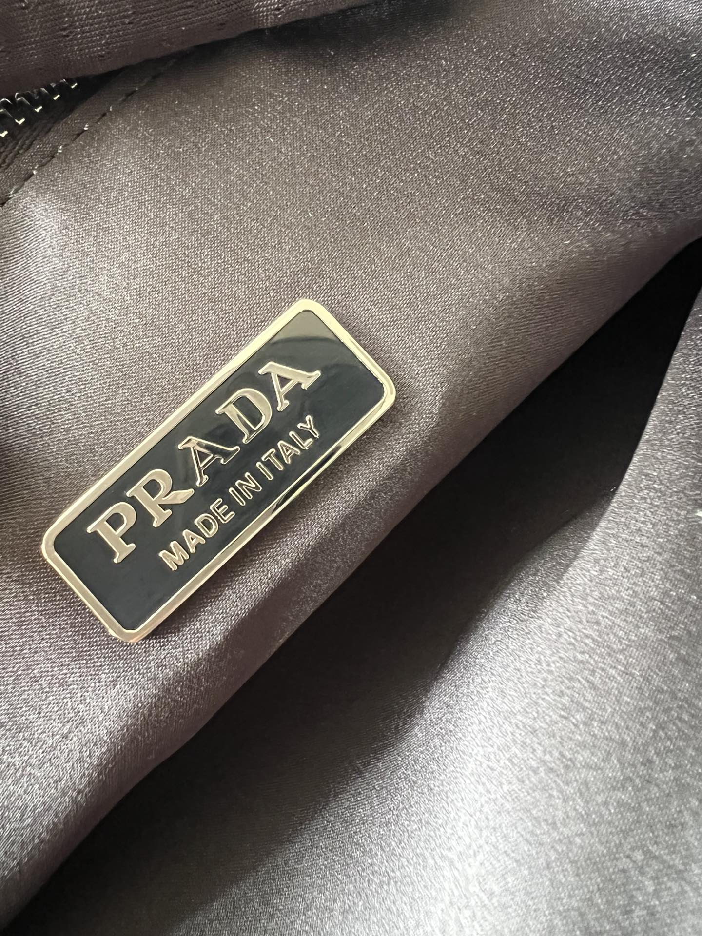 [TOP] PRADA Triangle Bag with Crystal Decoration Mini 26x15x6cm -Silver