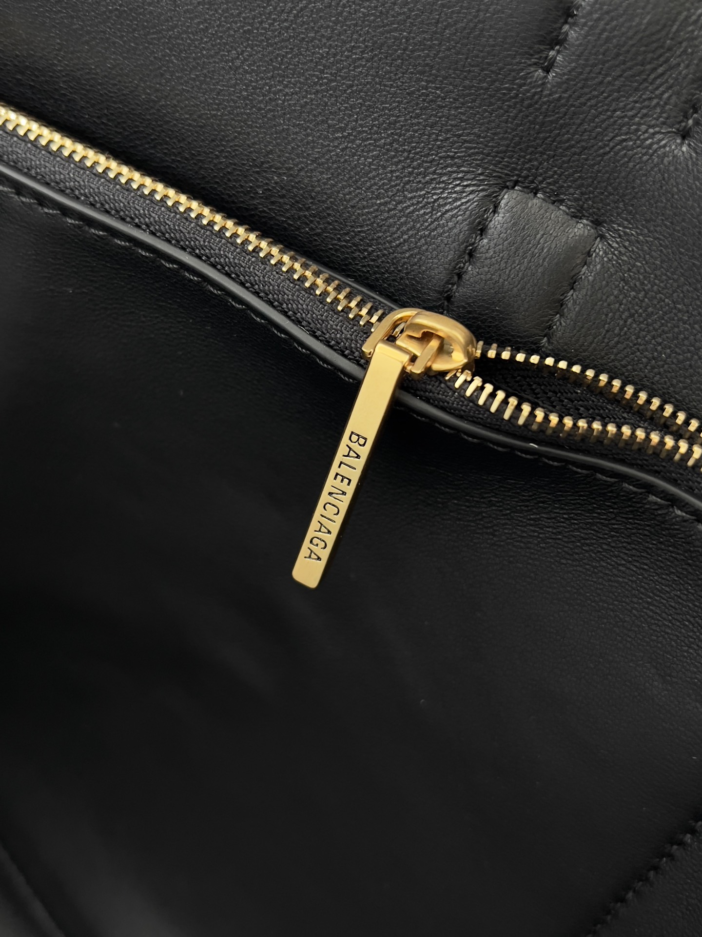 [TOP] BALENCIAGA Bel-Air Sheepskin Bag 25.9*28.9*16cm - Black