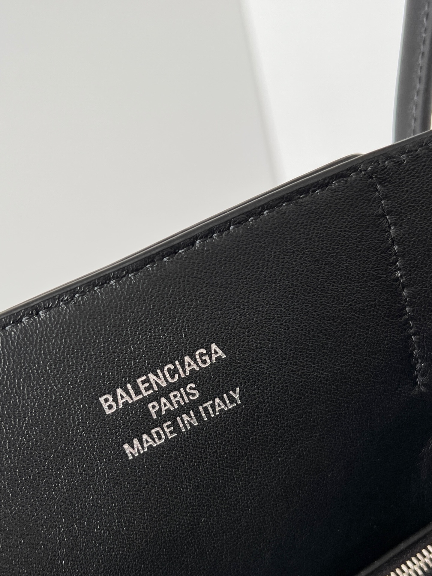 [TOP] BALENCIAGA Bel-Air Sheepskin Bag 25.9*28.9*16cm - Black