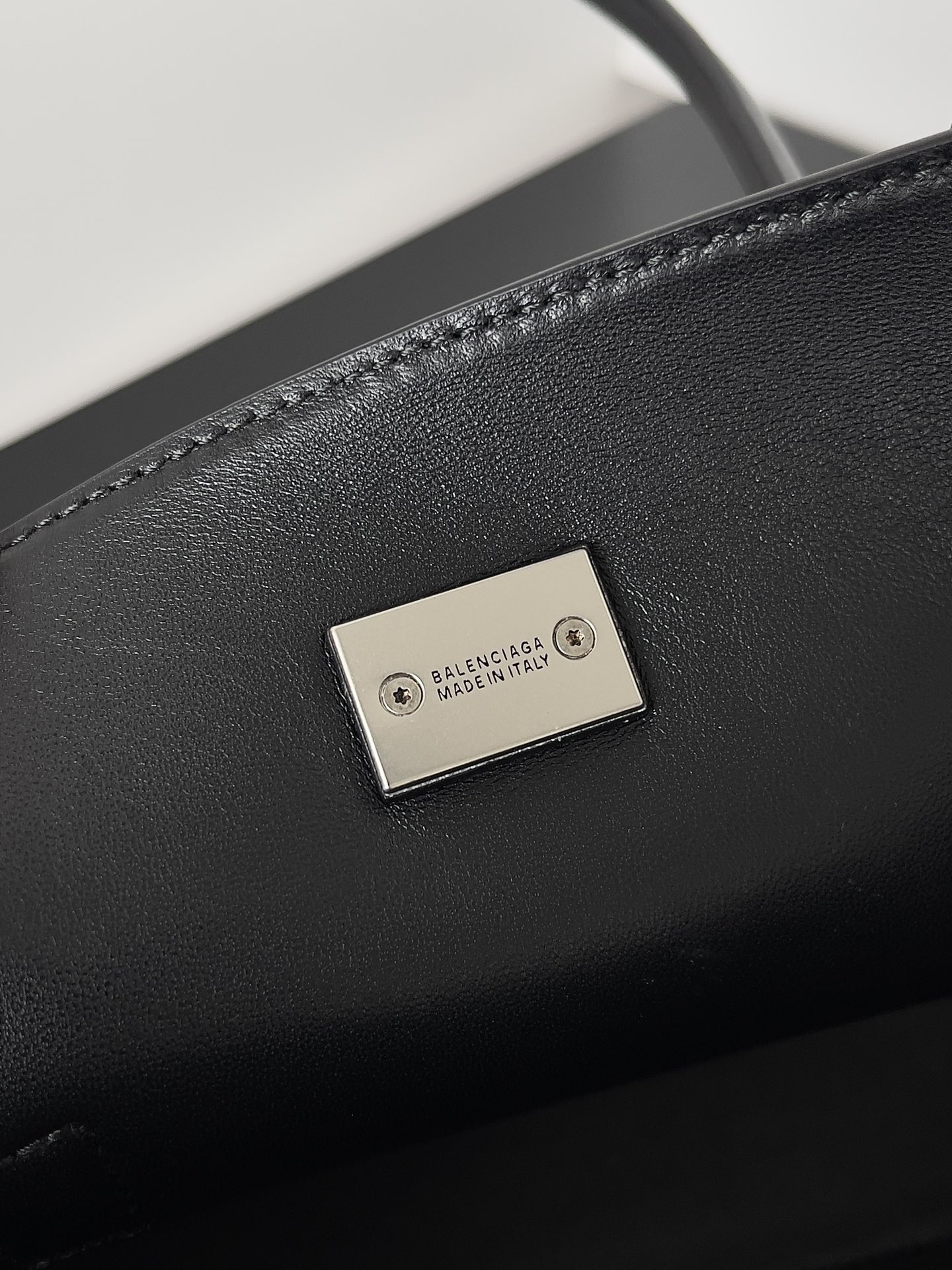 [TOP] BALENCIAGA Bel-Air Sheepskin Bag 25.9*28.9*16cm - Black