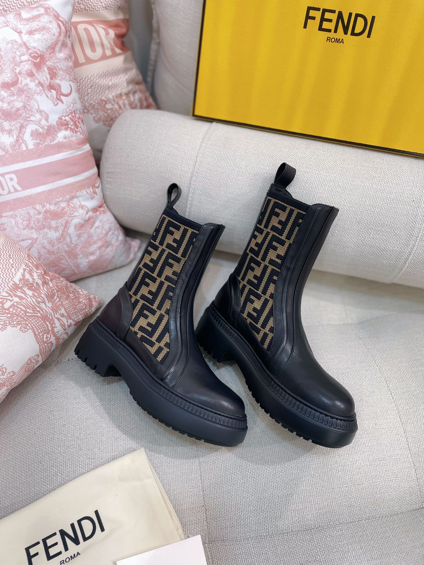[TOP] FENDI FF Short-tube Martin Boots - 2 Color